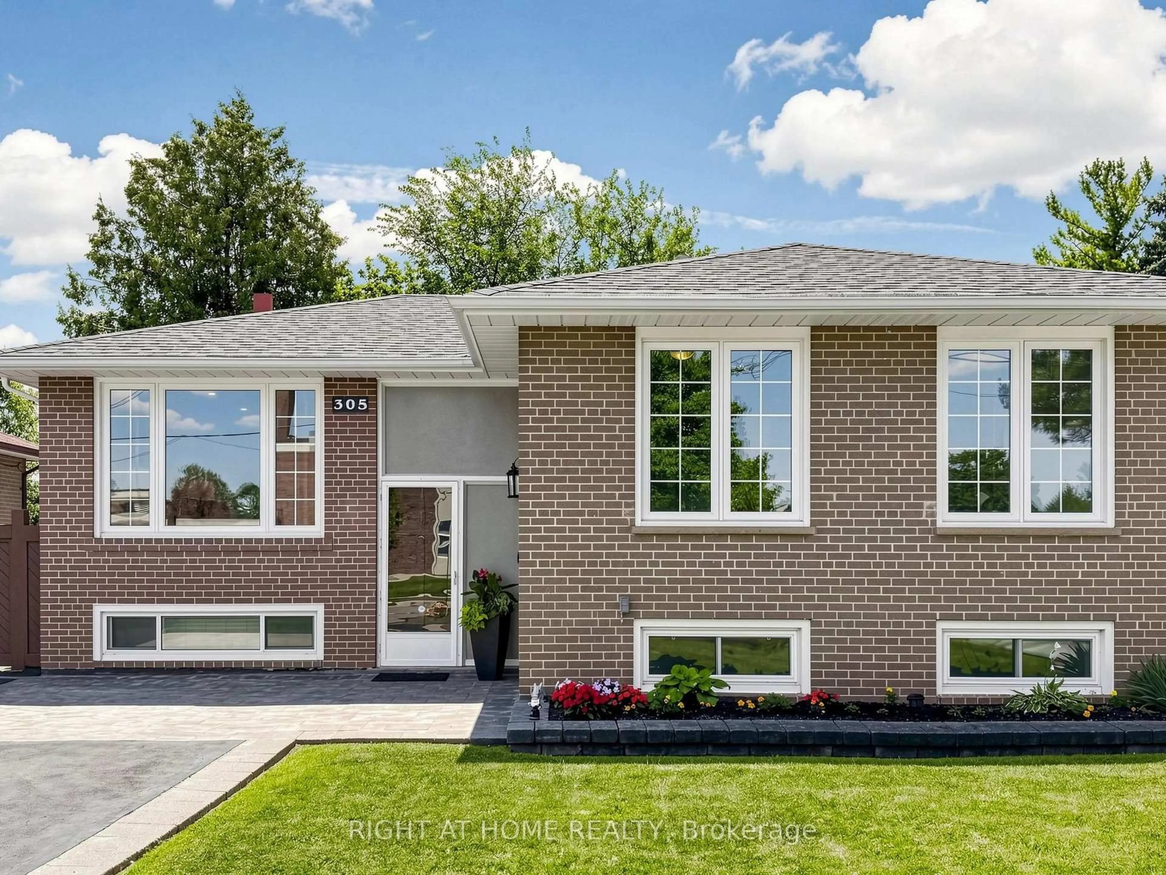 Home with brick exterior material, street for 305 Pleasant Ave, Toronto Ontario M2R 2R2