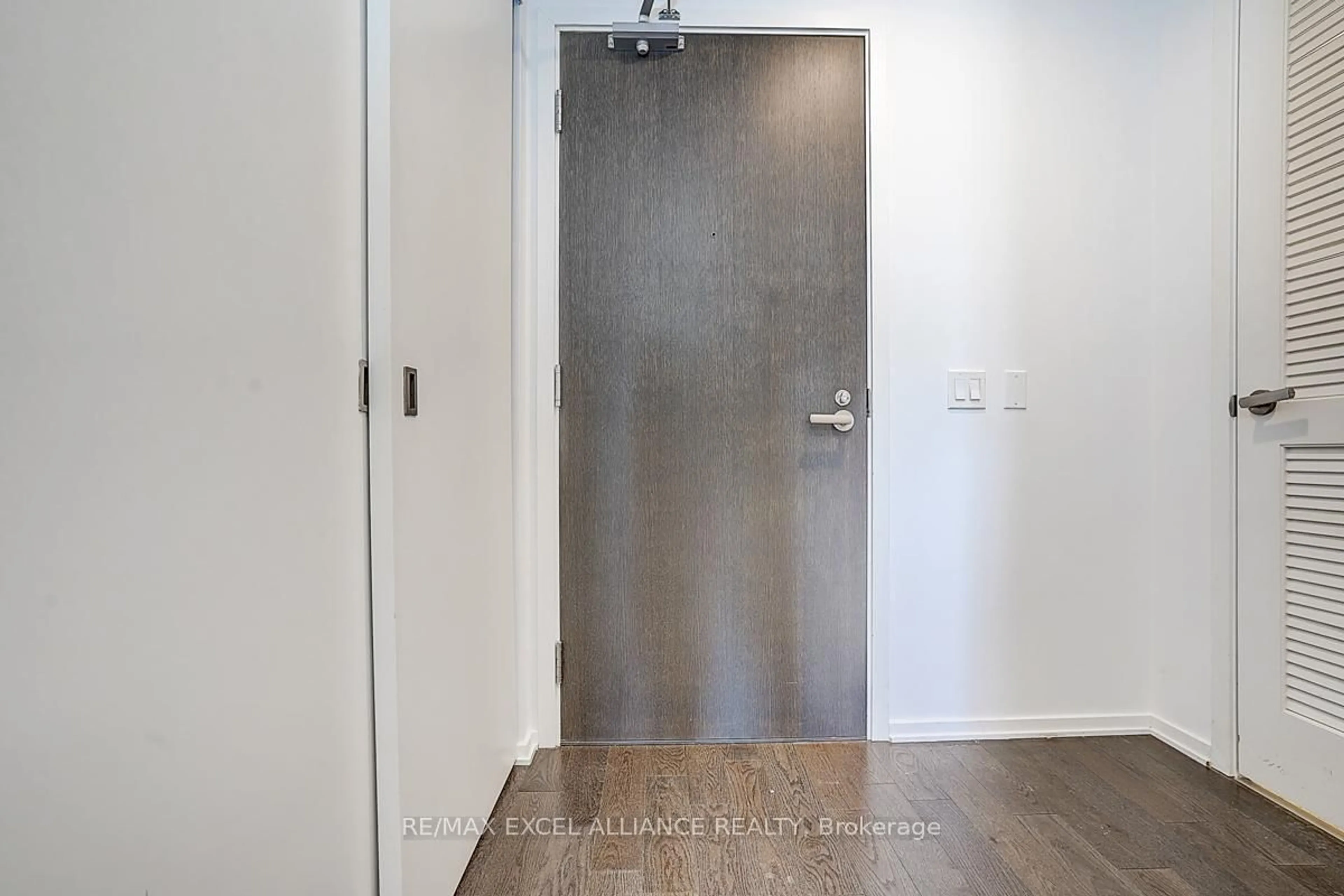 Indoor entryway for 12 Bonnycastle St #1005, Toronto Ontario M5A 0C8