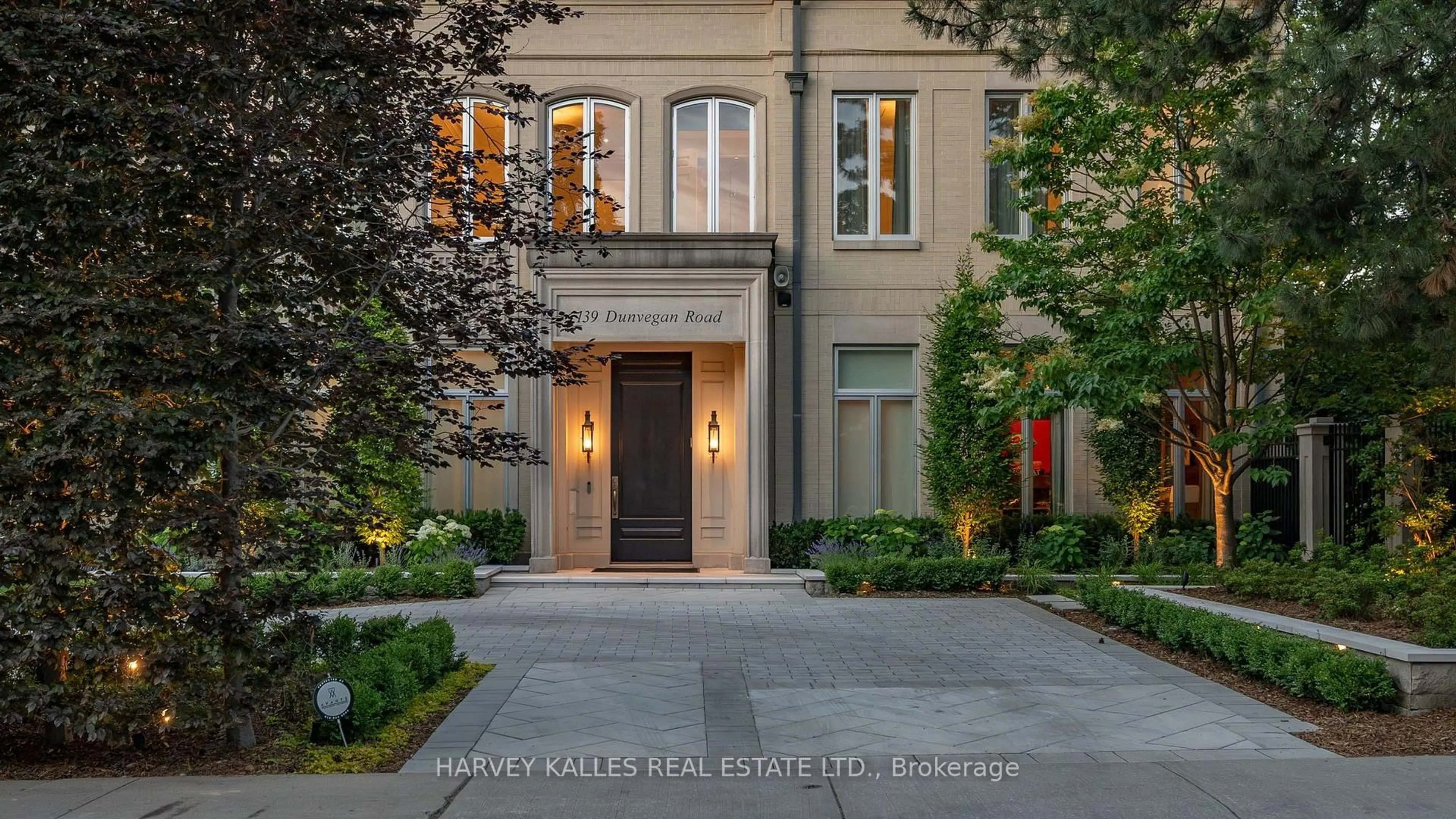 Indoor entryway for 139 Dunvegan Rd, Toronto Ontario M5P 2N8