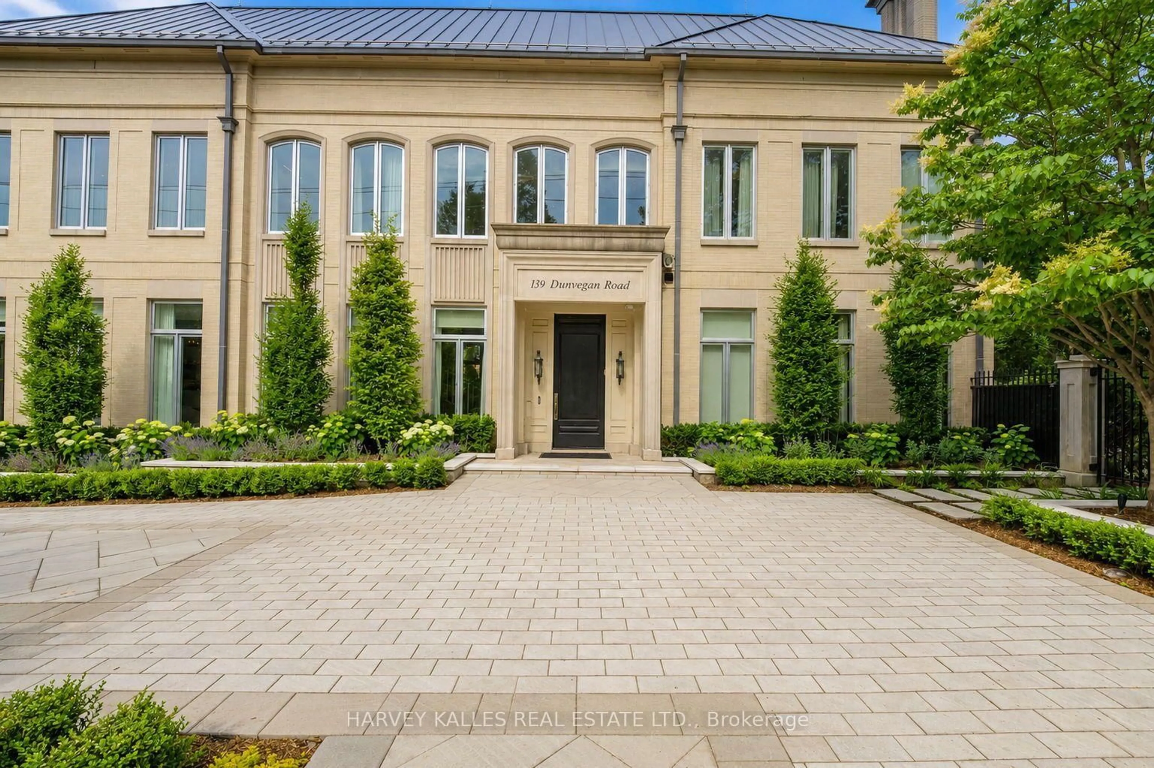 Unknown for 139 Dunvegan Rd, Toronto Ontario M5P 2N8