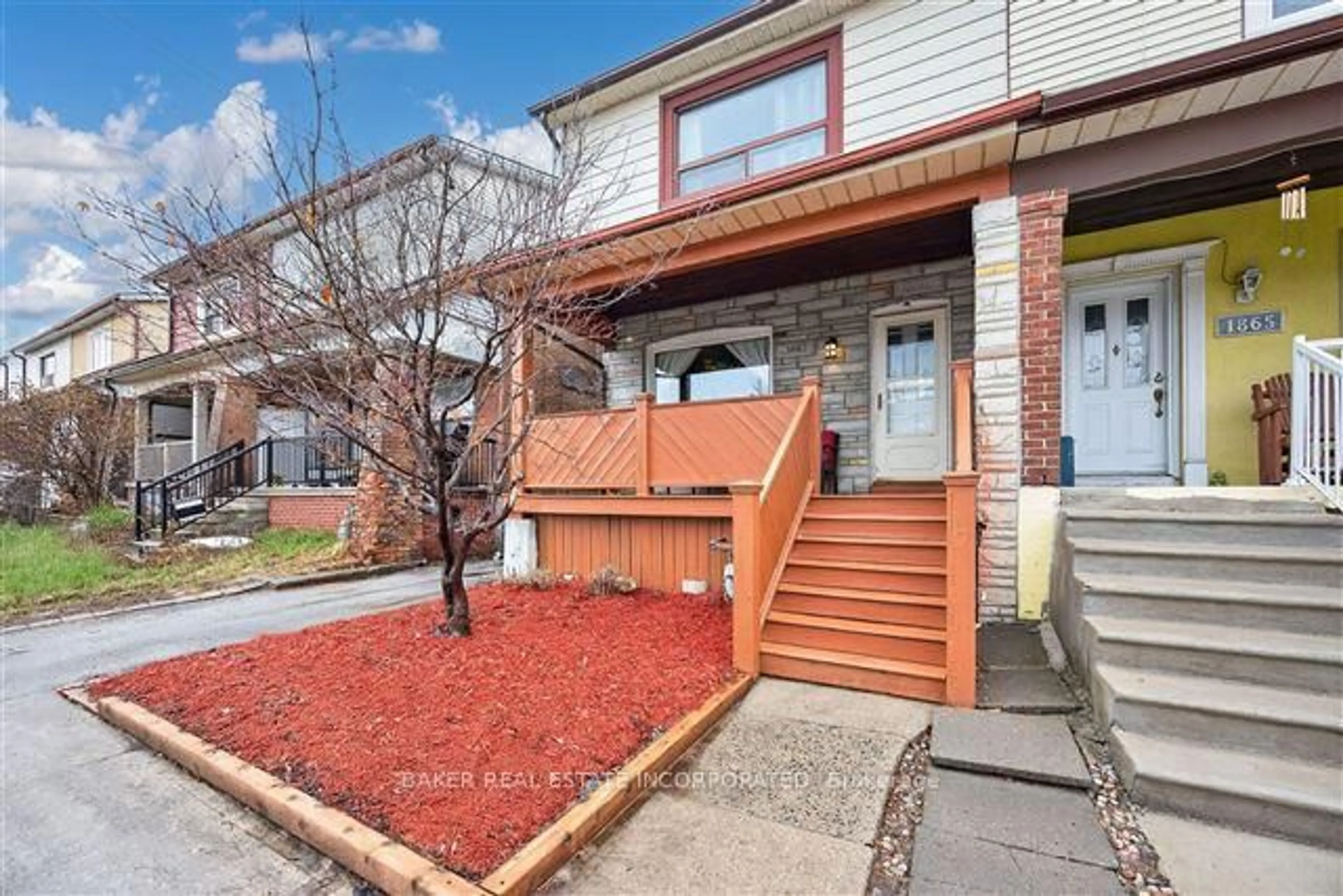 Unknown for 1867 Dufferin St, Toronto Ontario M6E 3P5