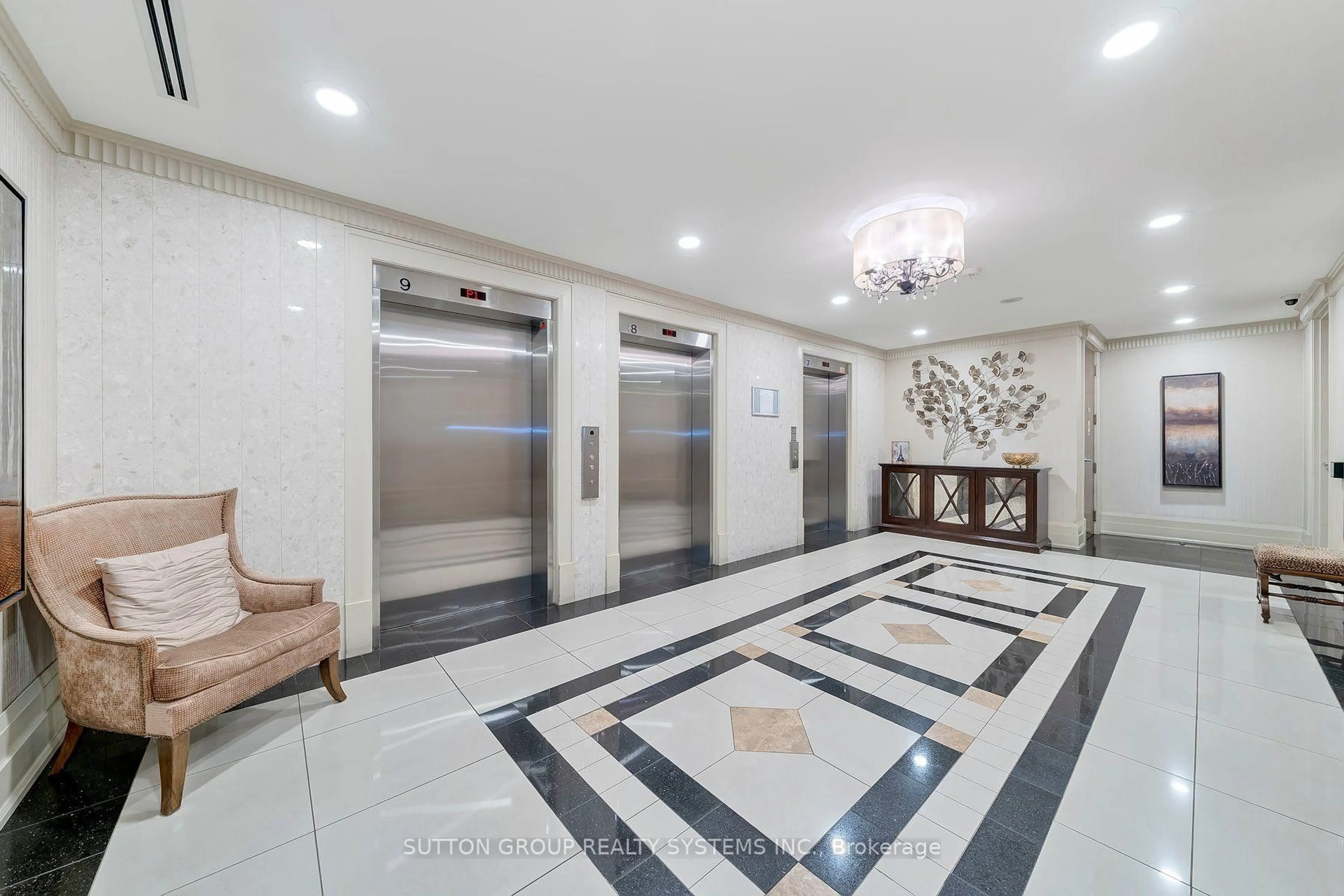 Indoor foyer for 8 Rean Dr #UPH 03, Toronto Ontario M2K 3B9