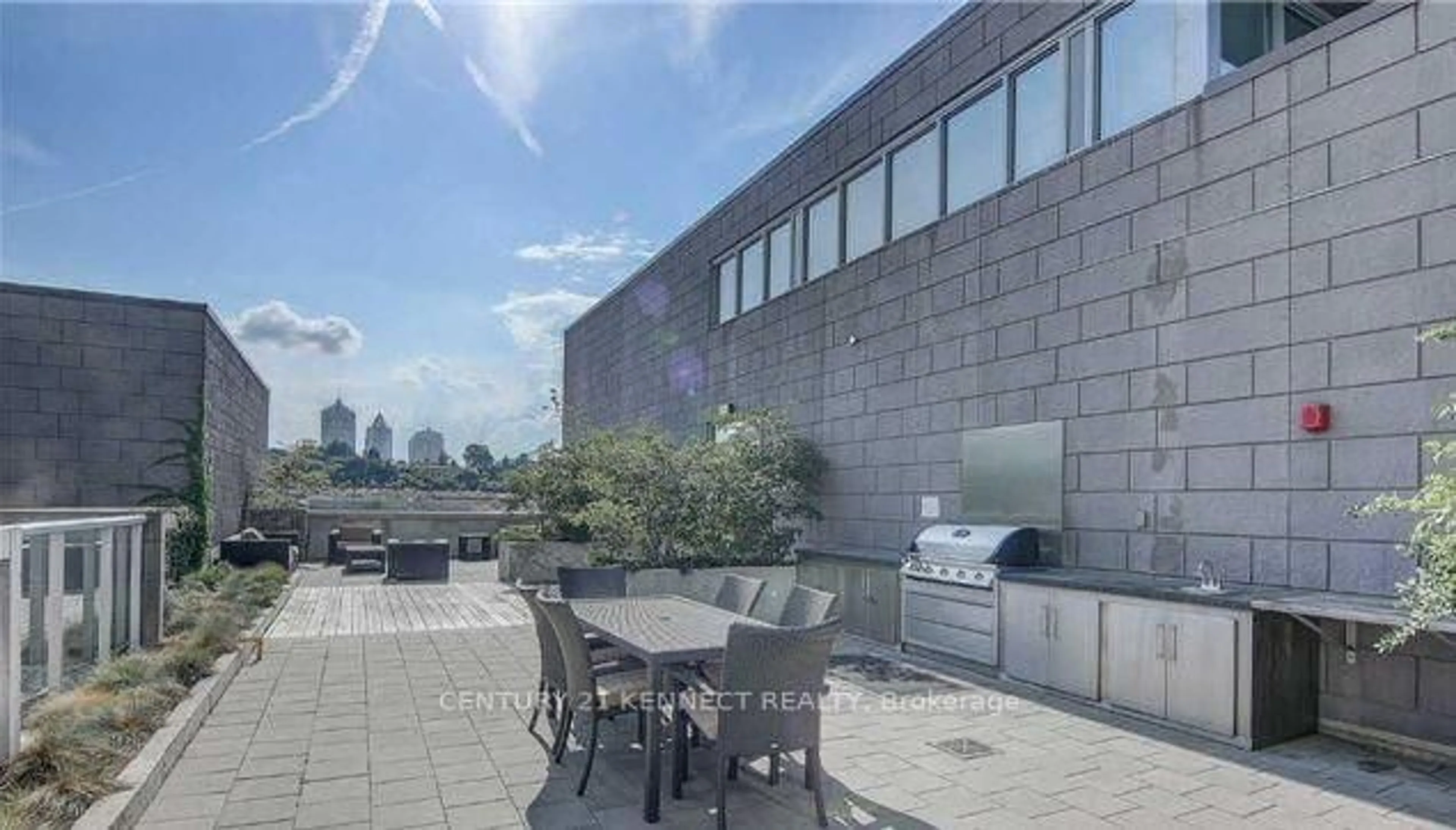 Patio, building for 121 McMahon Dr #2917, Toronto Ontario M2K 0C1