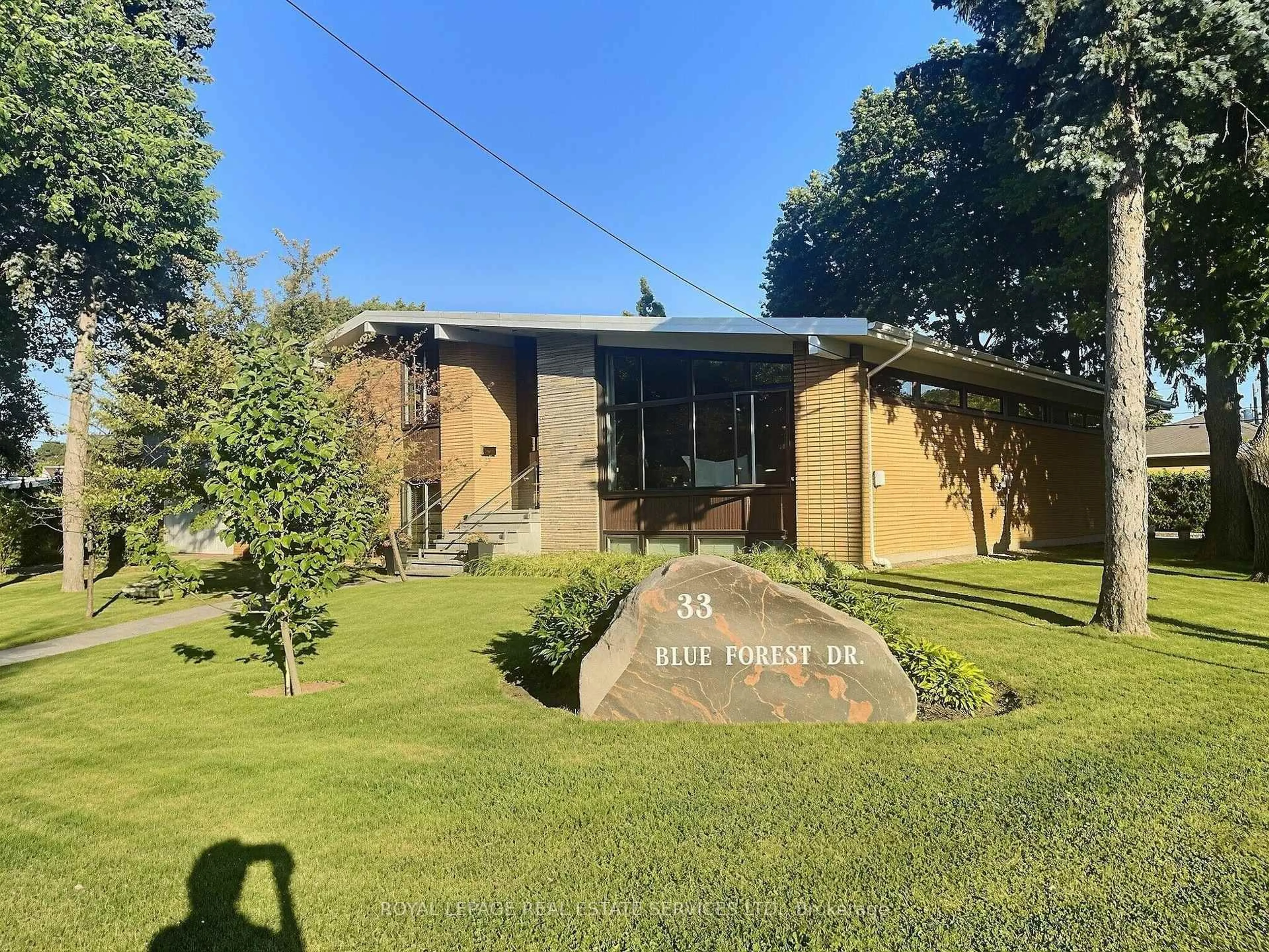 A pic from outside/outdoor area/front of a property/back of a property/a pic from drone, street for 33 Blue Forest Dr, Toronto Ontario M3H 4W4