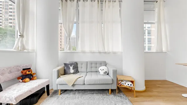 75 St Nicholas St #311, Toronto 3