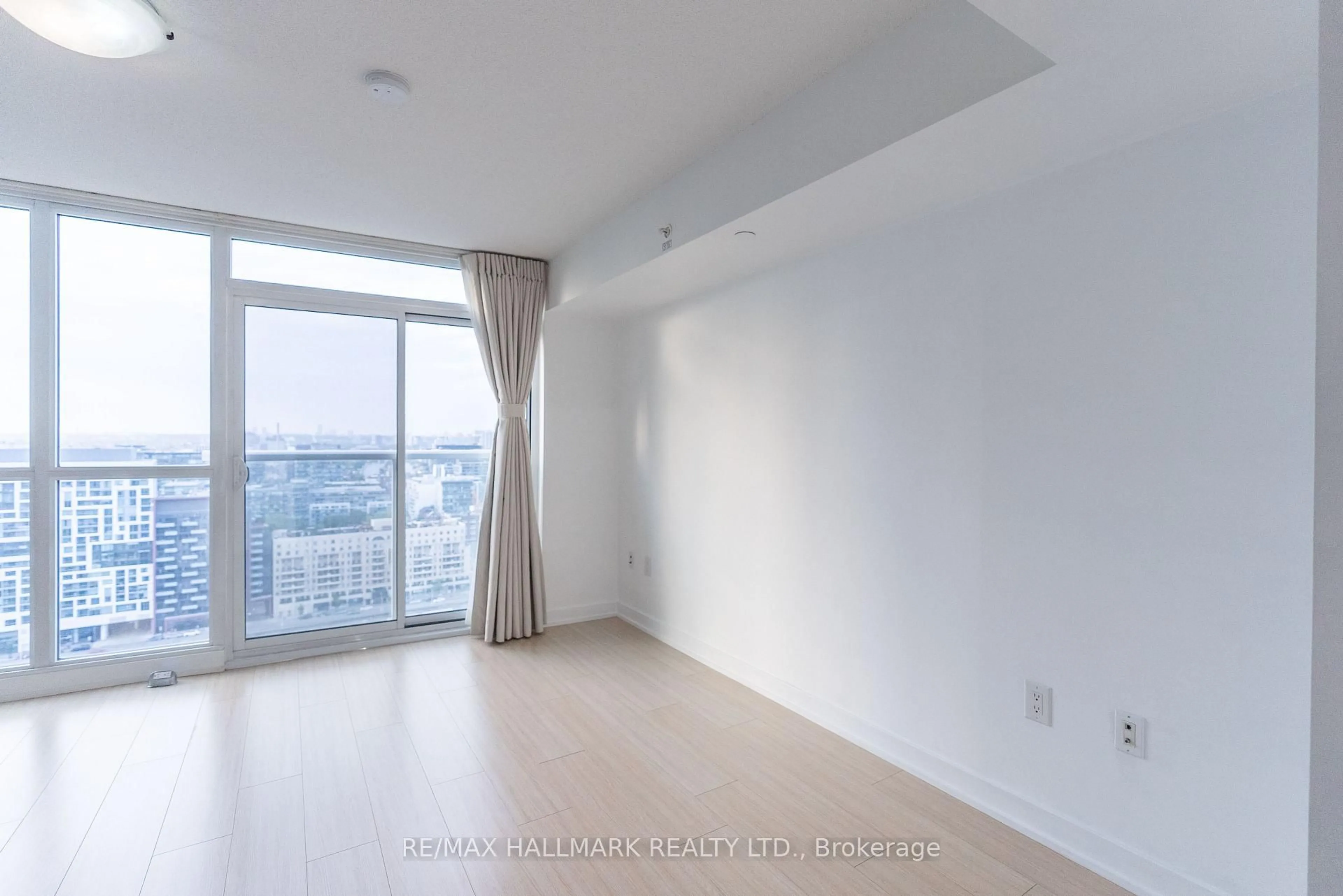 A pic of a room for 85 Queens Wharf Rd #2908, Toronto Ontario M5V 0J9