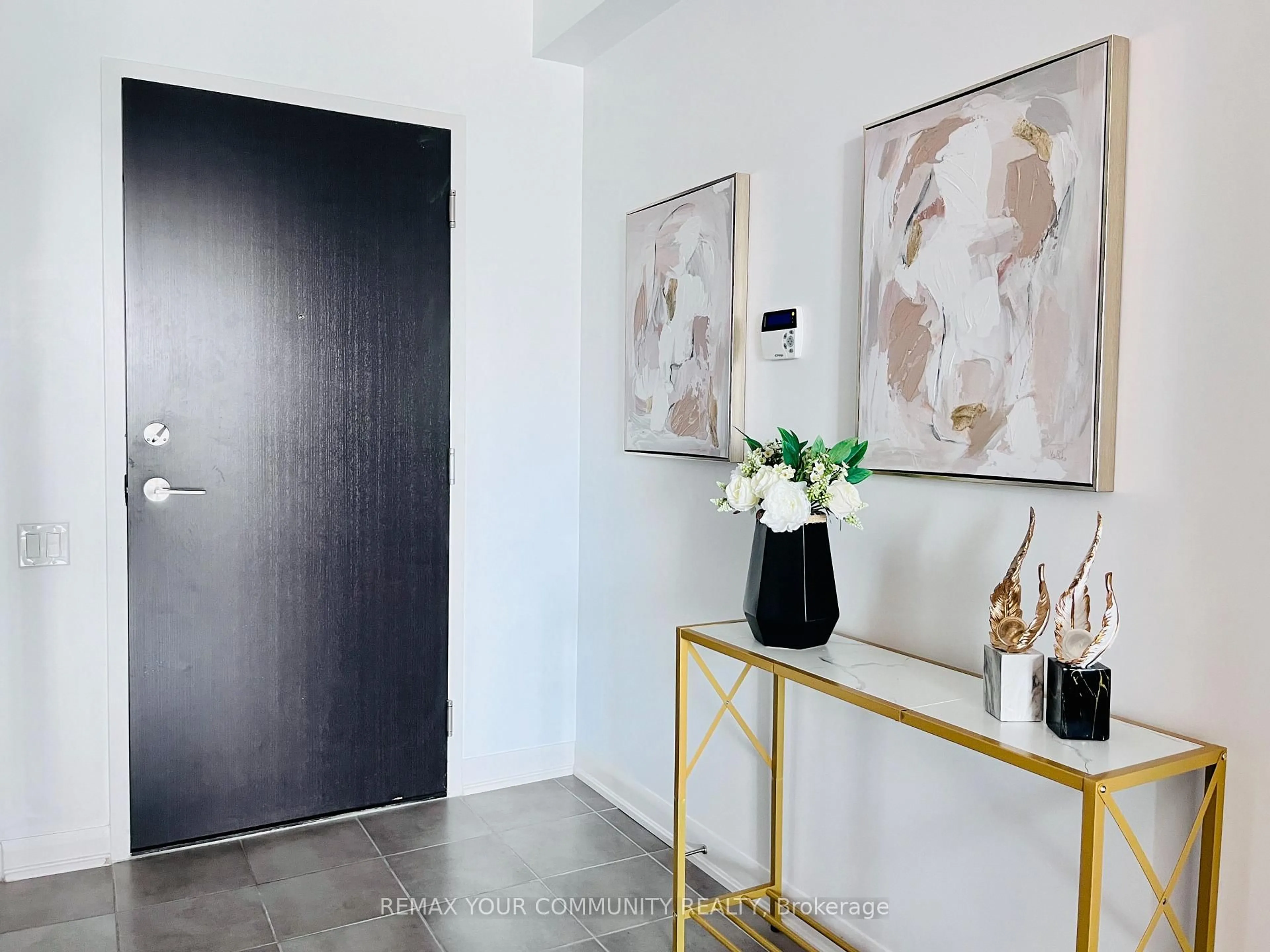 Indoor entryway for 5168 Yonge St #3201, Toronto Ontario M2N 0G1