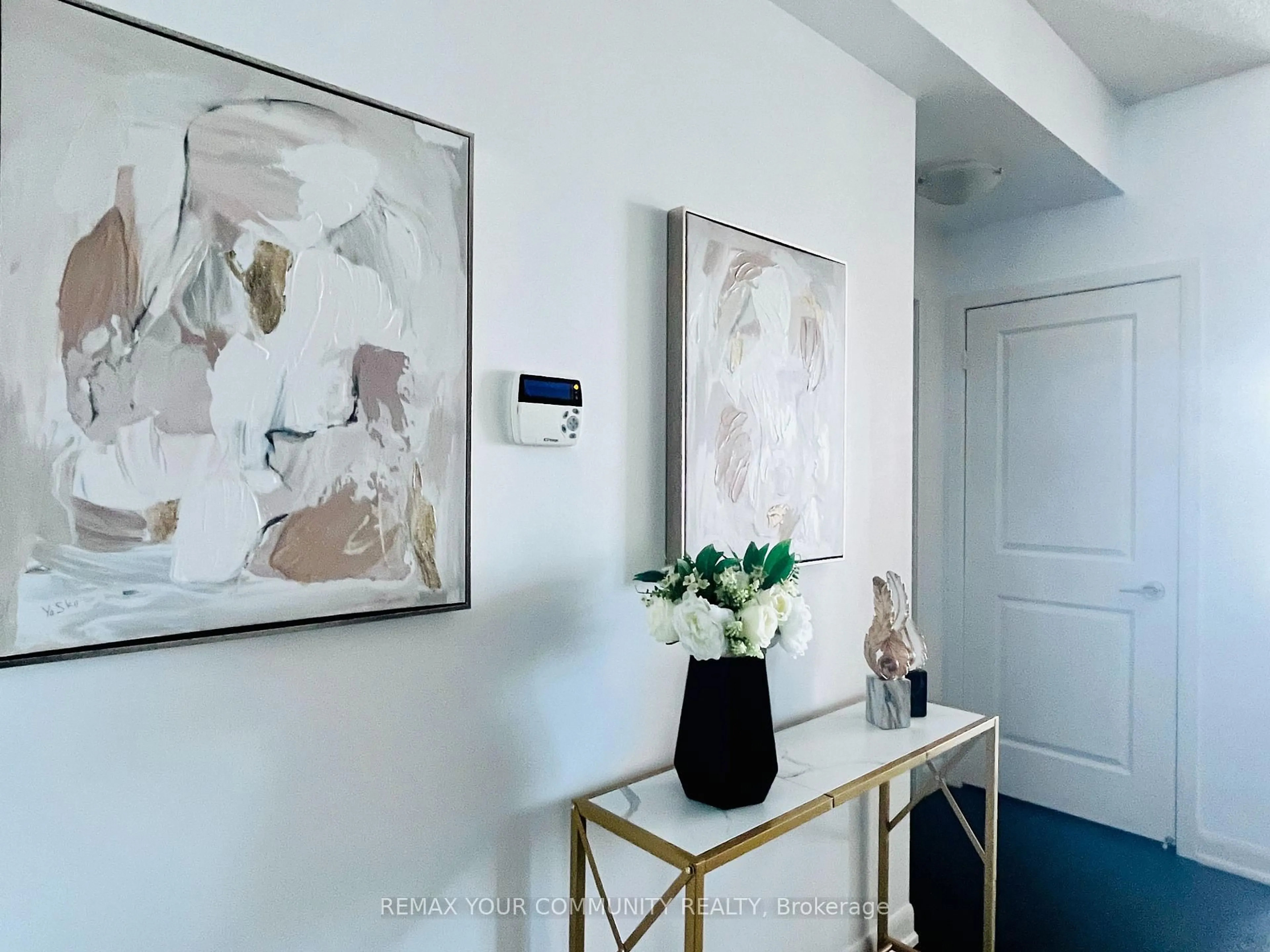 Indoor entryway for 5168 Yonge St #3201, Toronto Ontario M2N 0G1