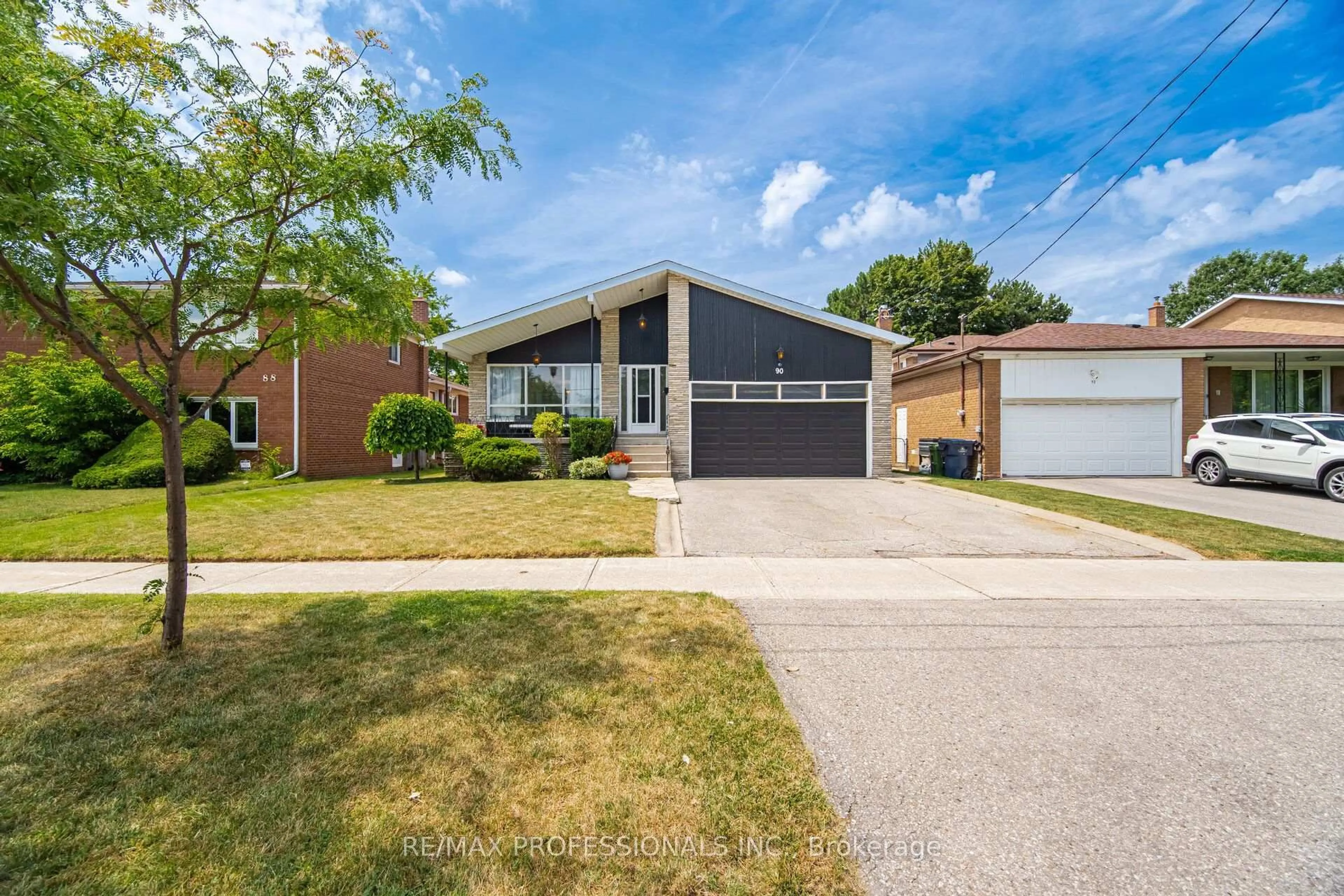 Home with brick exterior material, street for 90 Peckham Ave, Toronto Ontario M2R 2V5