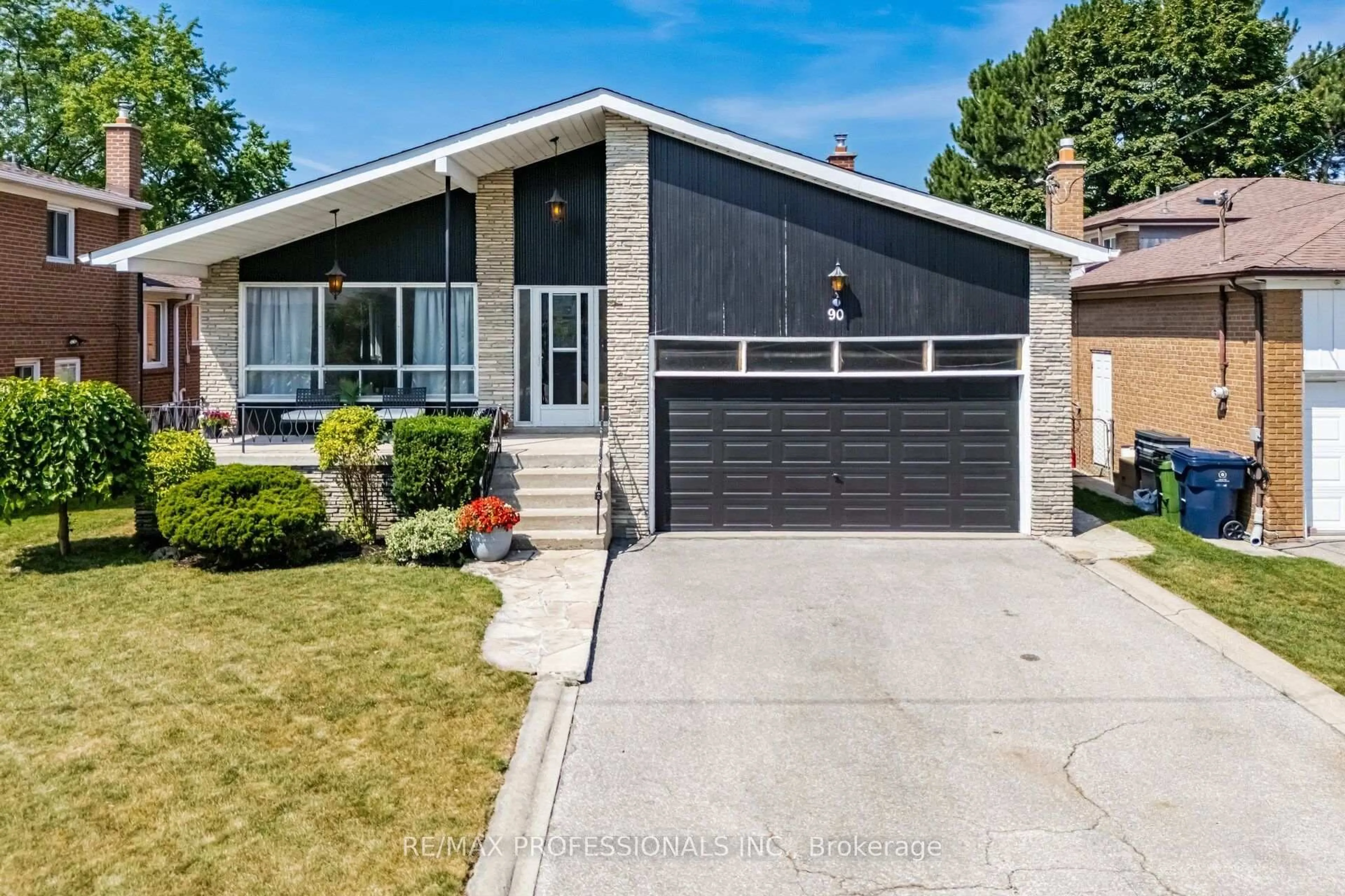 Home with brick exterior material, street for 90 Peckham Ave, Toronto Ontario M2R 2V5