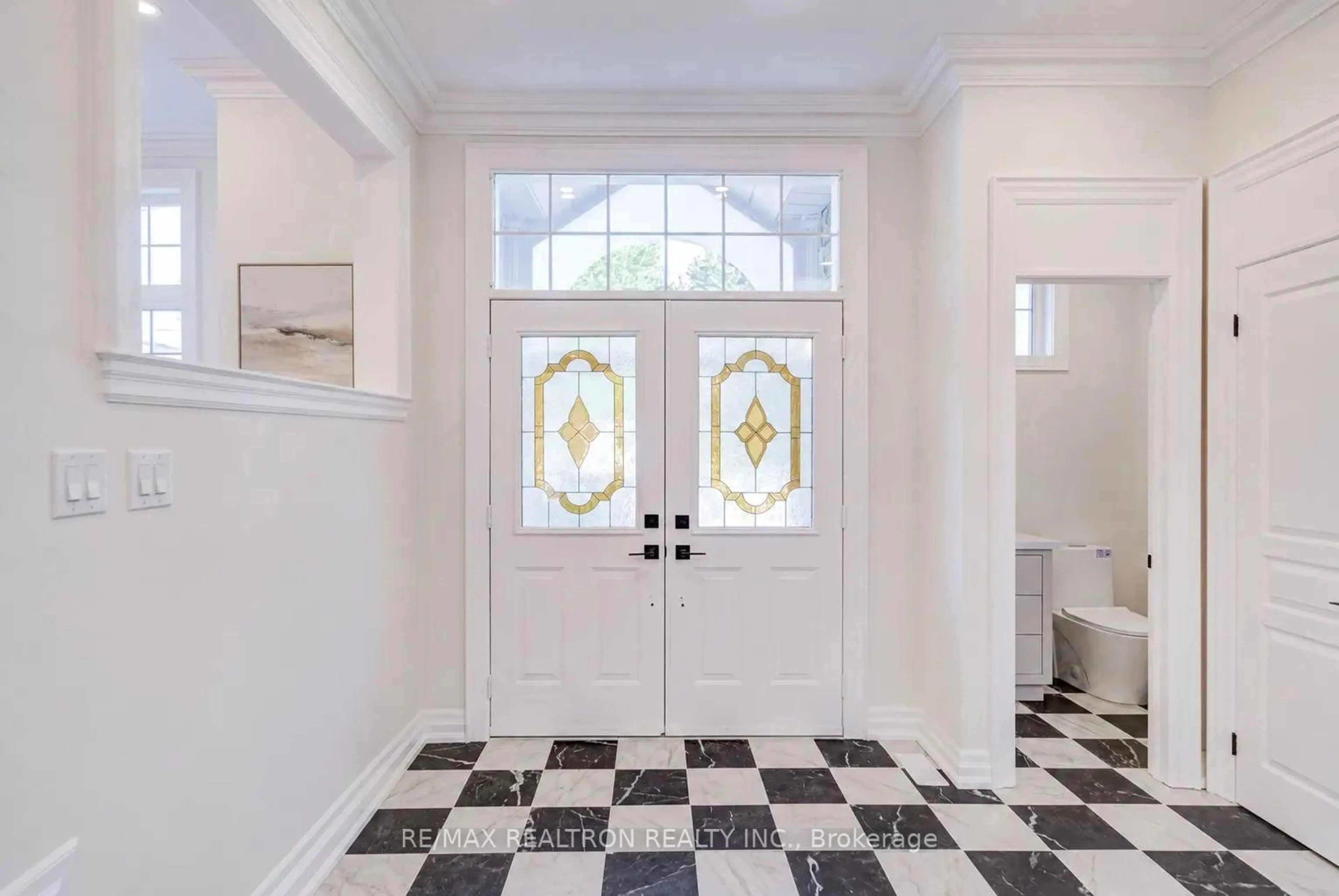 Indoor entryway for 225 Olive Ave, Toronto Ontario M2N 4P5