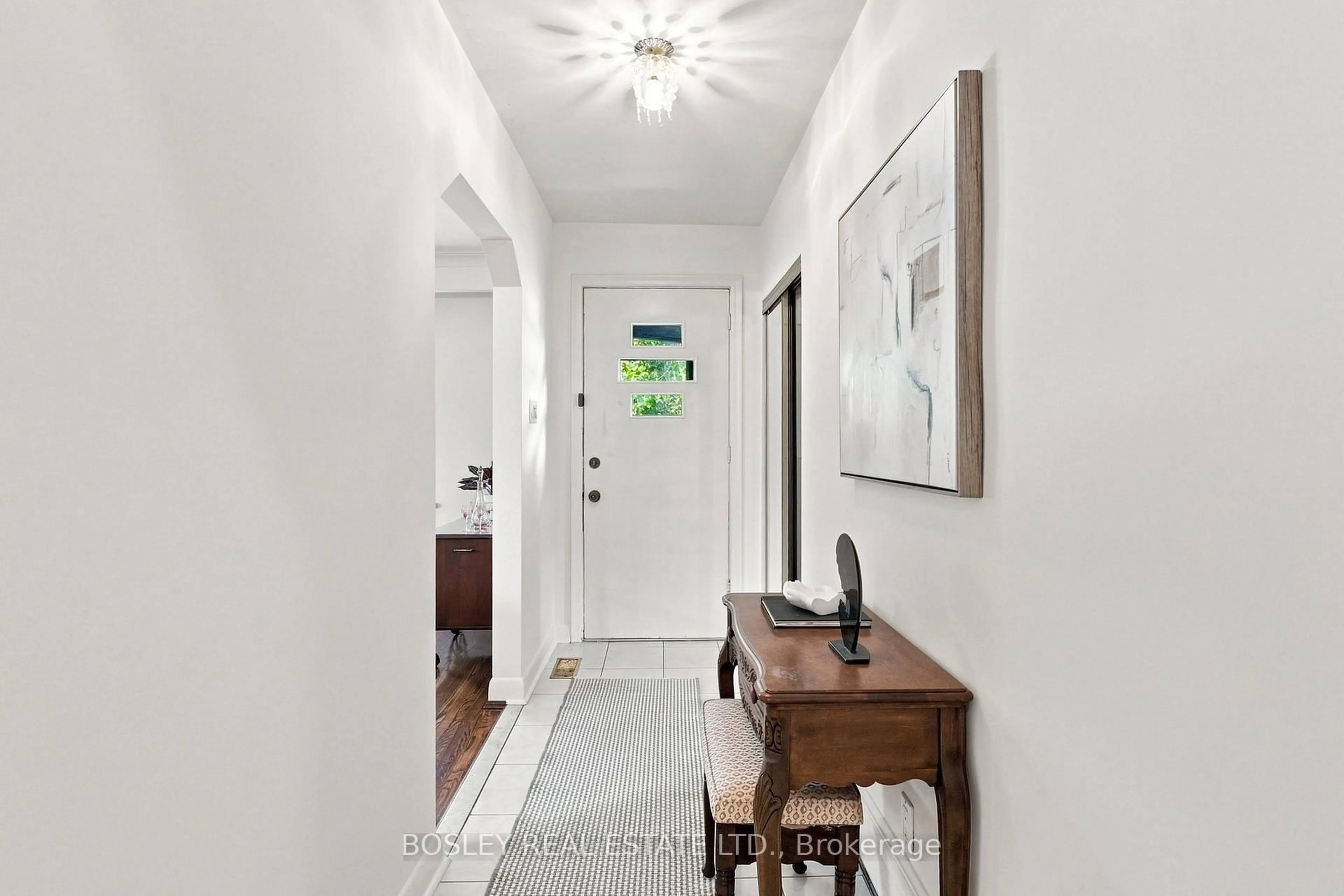 Indoor entryway for 87 Brighton Ave, Toronto Ontario M3H 4C7