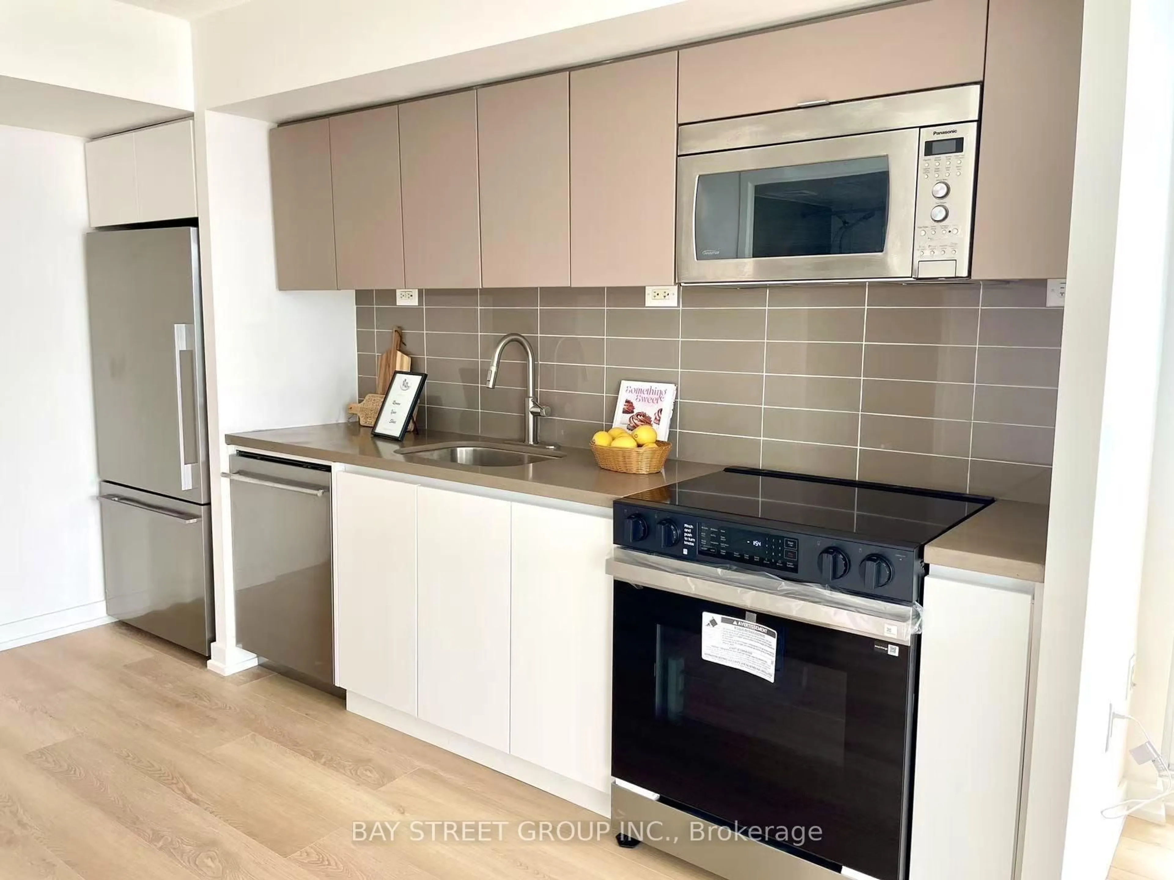 Standard kitchen, unknown for 75 Queens Wharf Rd #2908, Toronto Ontario M5V 0J8