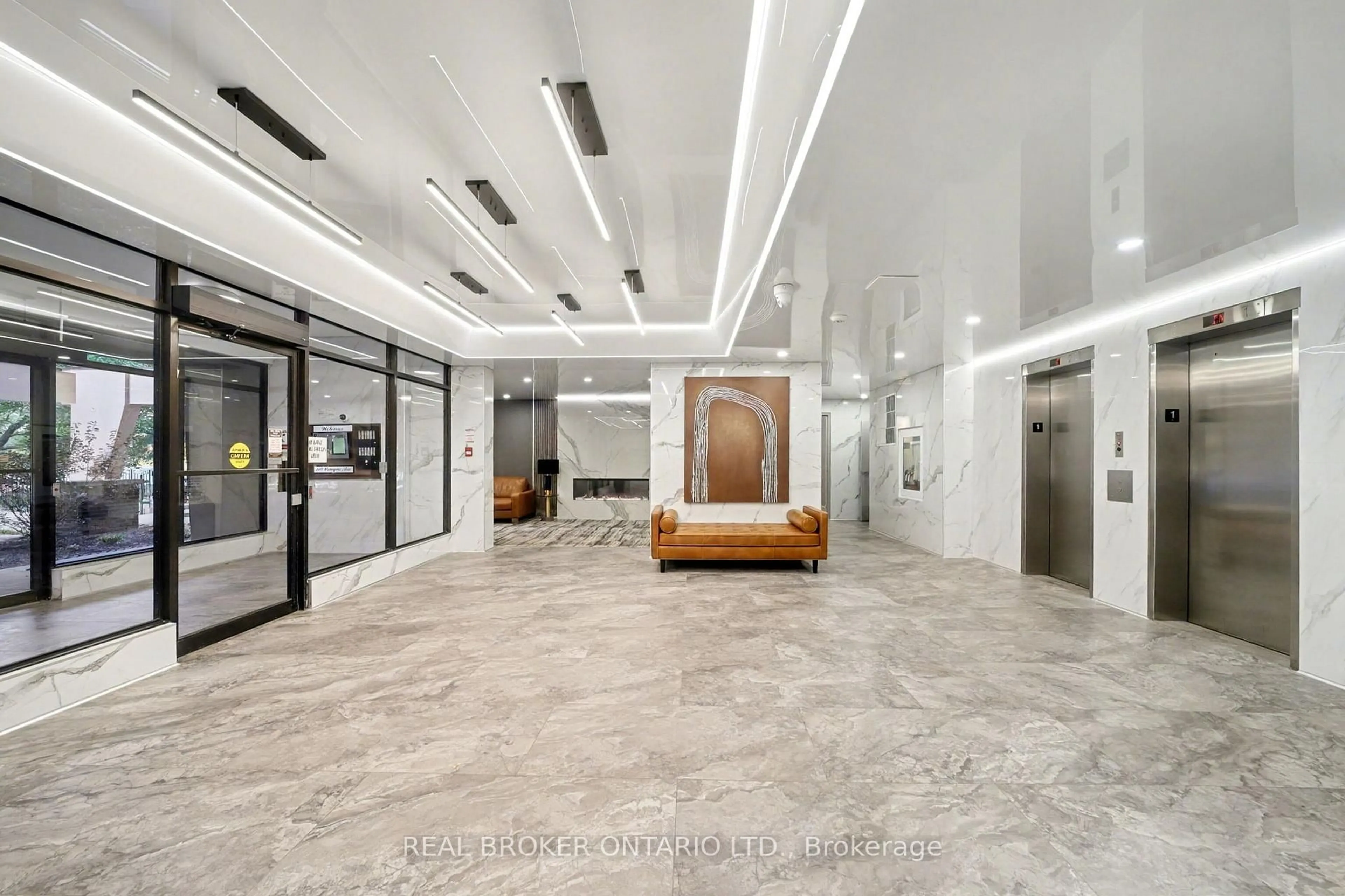 Lobby for 100 Canyon Ave, Toronto Ontario M3H 5T9