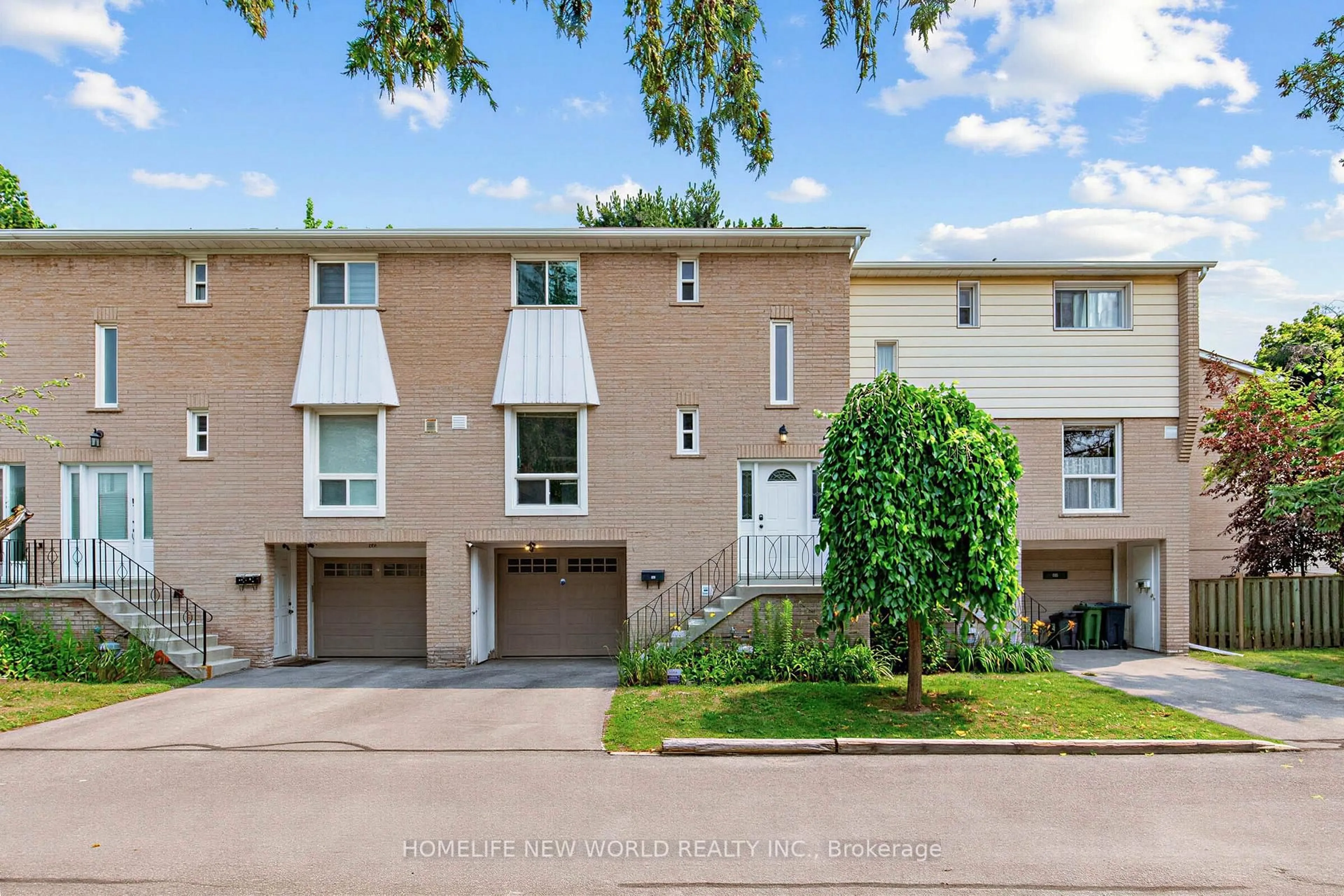A pic from outside/outdoor area/front of a property/back of a property/a pic from drone, street for 19 Liszt Gate #306, Toronto Ontario M2H 1G6