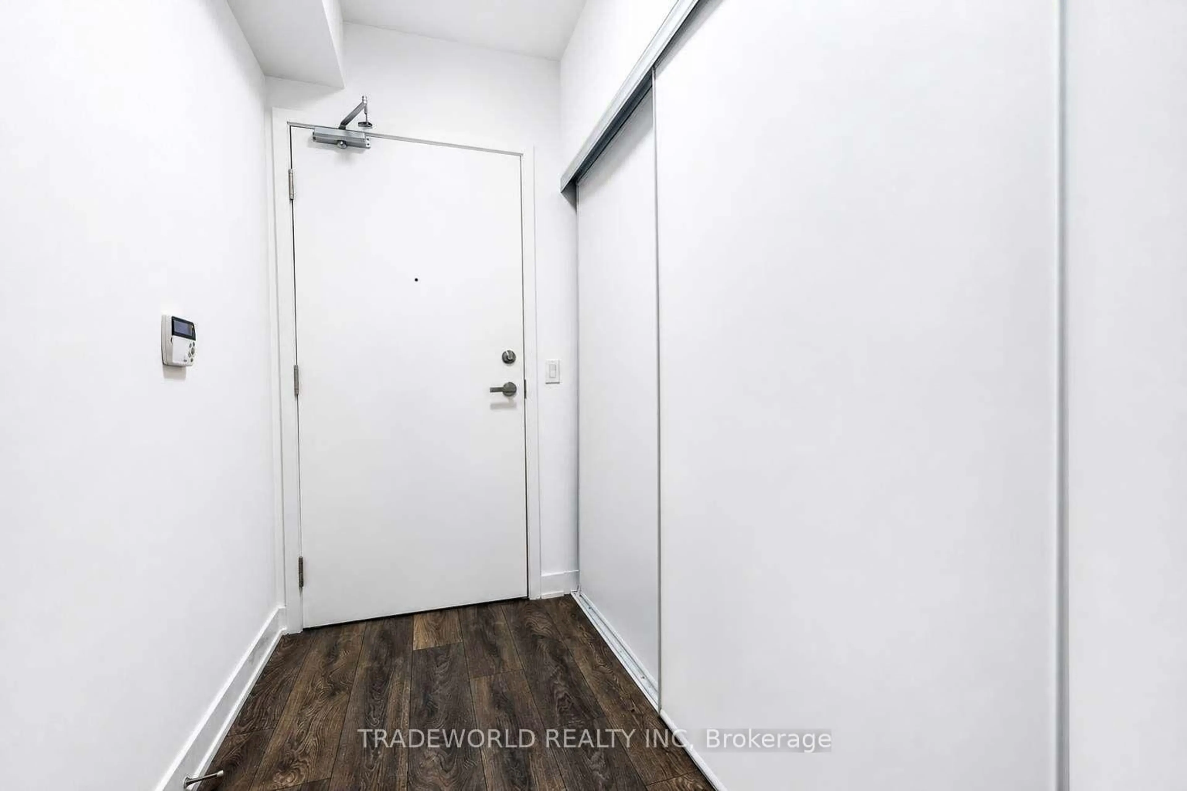 Indoor entryway for 99 Broadway Ave #2308, Toronto Ontario M4P 0E3