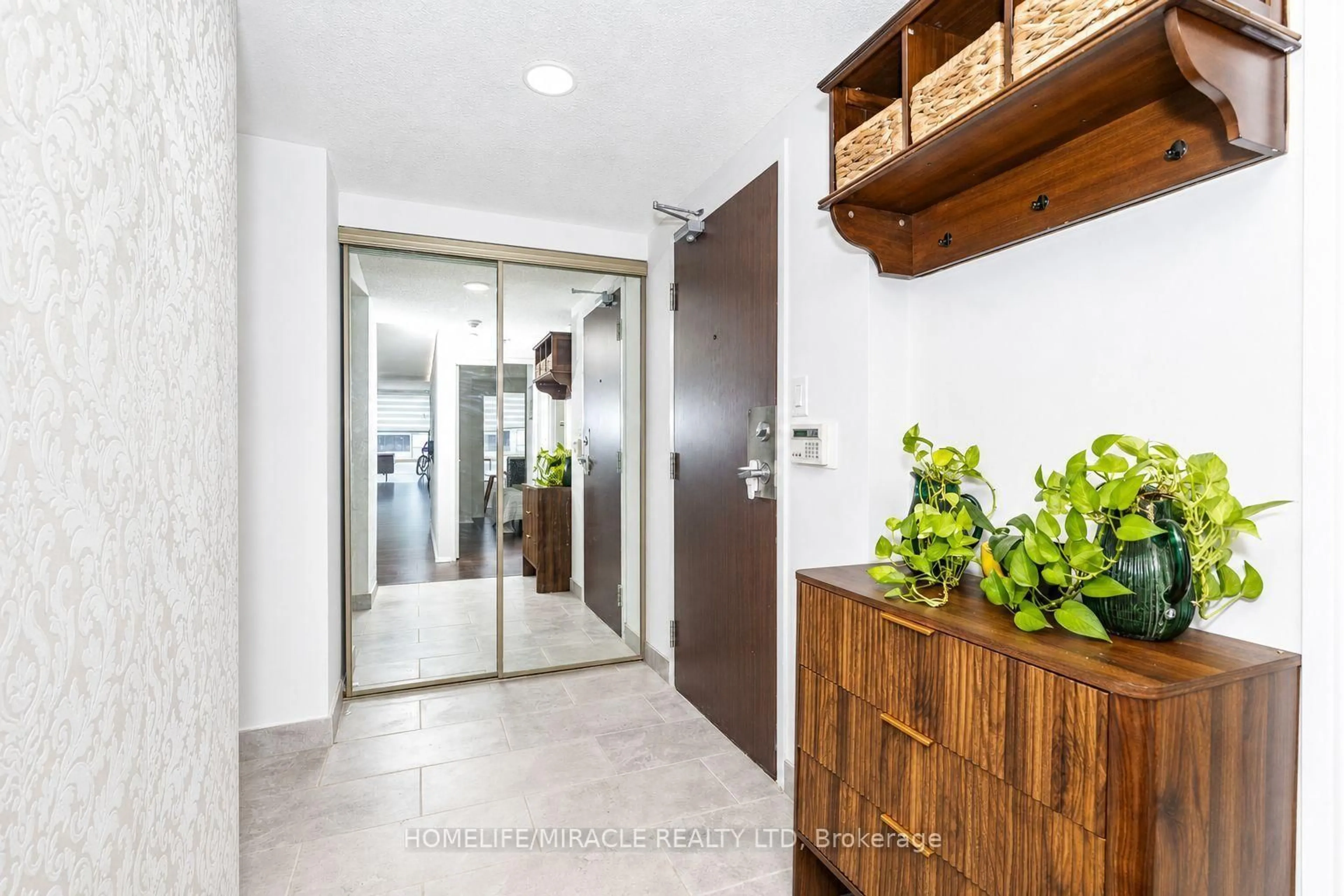 Indoor entryway for 5785 Yonge St #306, Toronto Ontario M2M 4J2