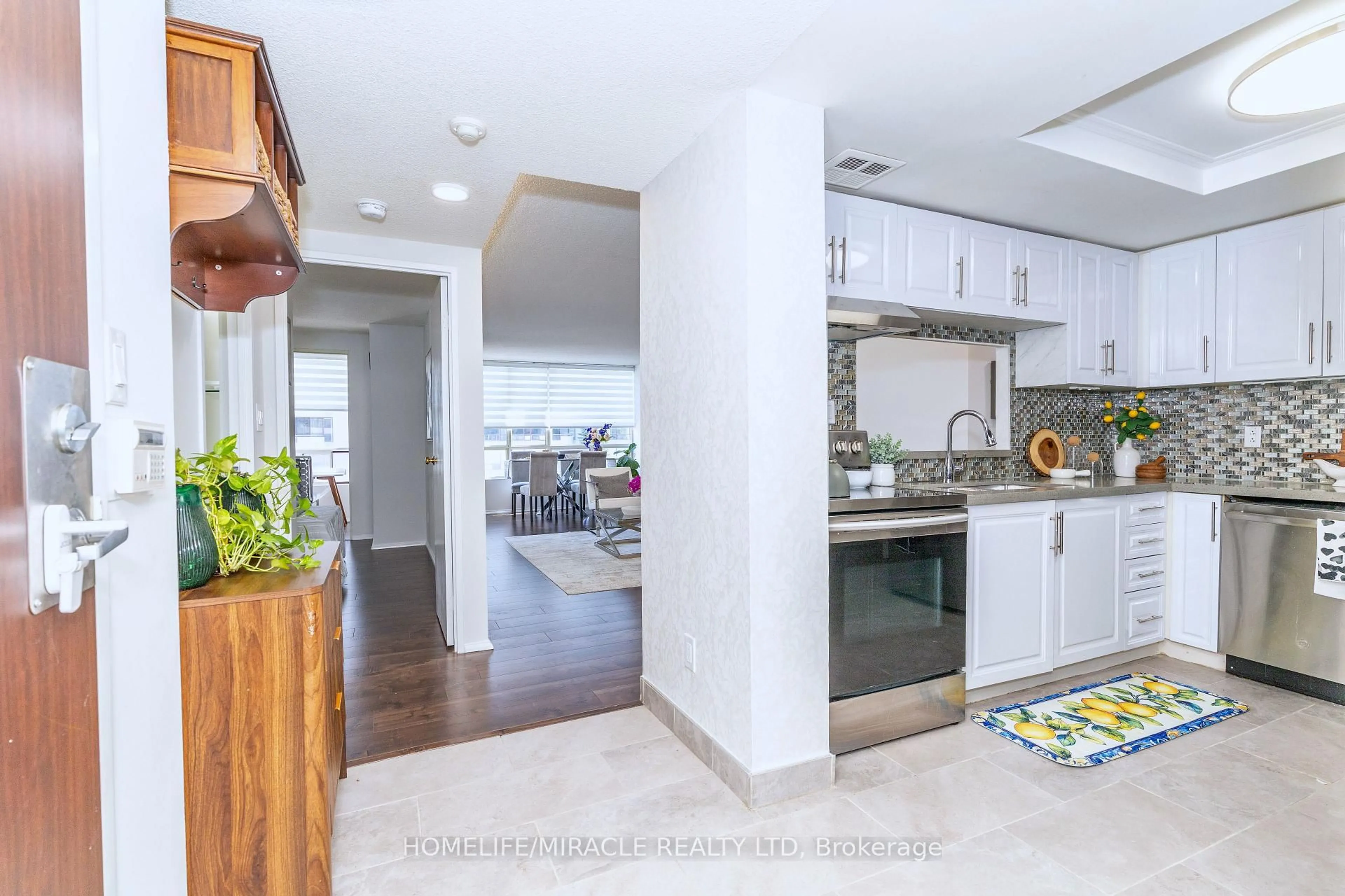 Open concept kitchen, ceramic/tile floor for 5785 Yonge St #306, Toronto Ontario M2M 4J2