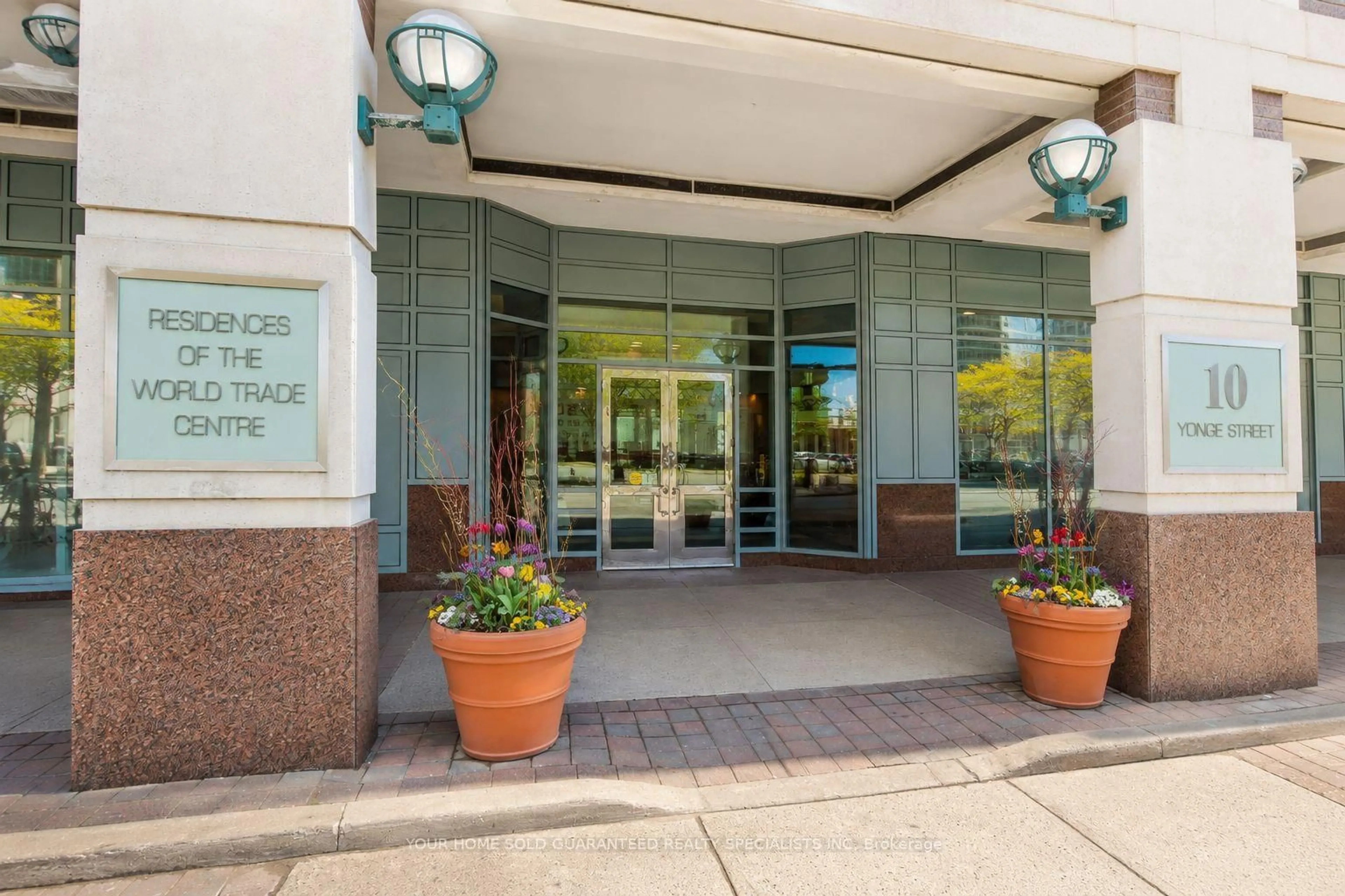 Indoor foyer for 10 Yonge St #2610, Toronto Ontario M5E 1R4