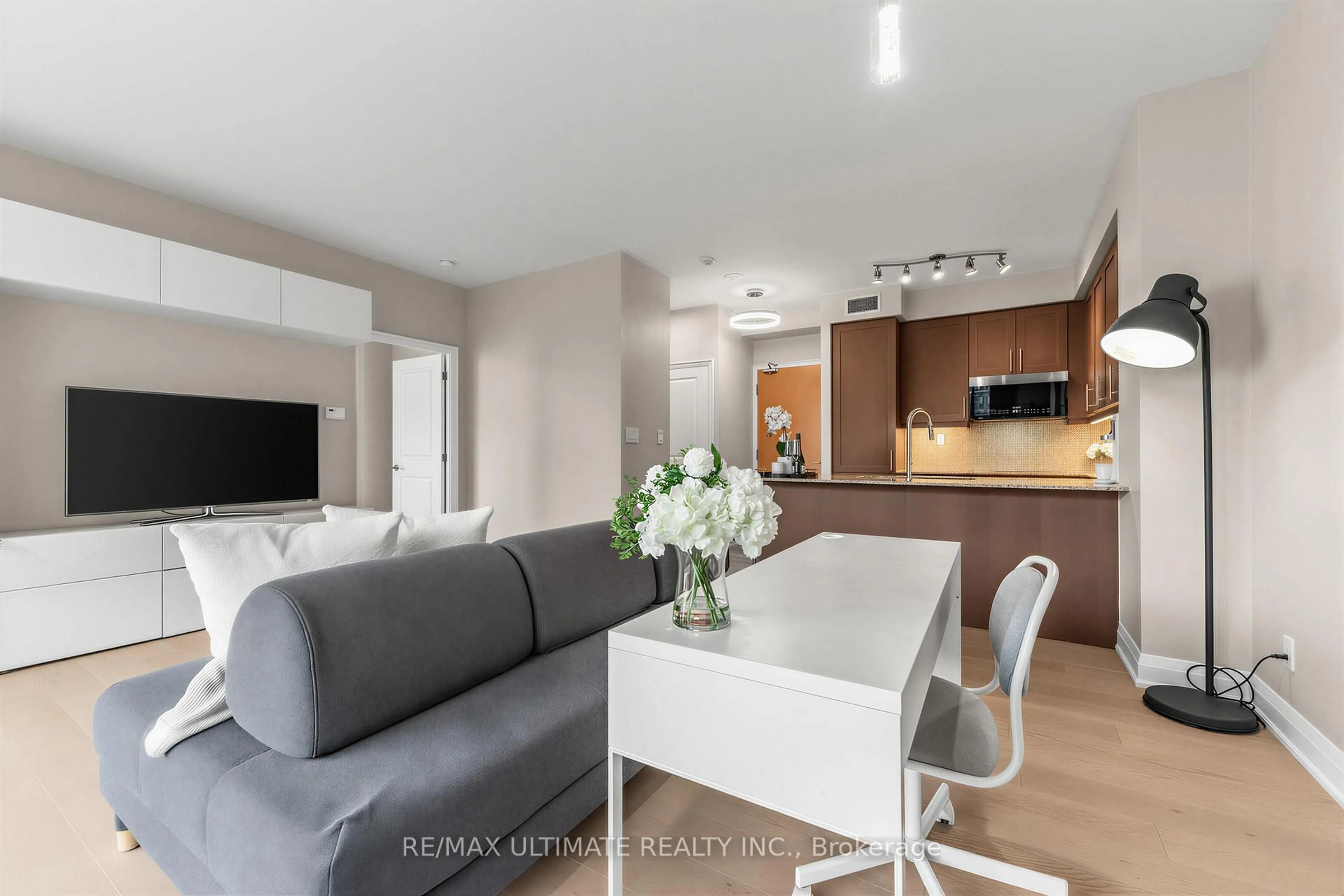 Open concept kitchen, unknown for 1 Bedford Rd #603, Toronto Ontario M5R 2B5