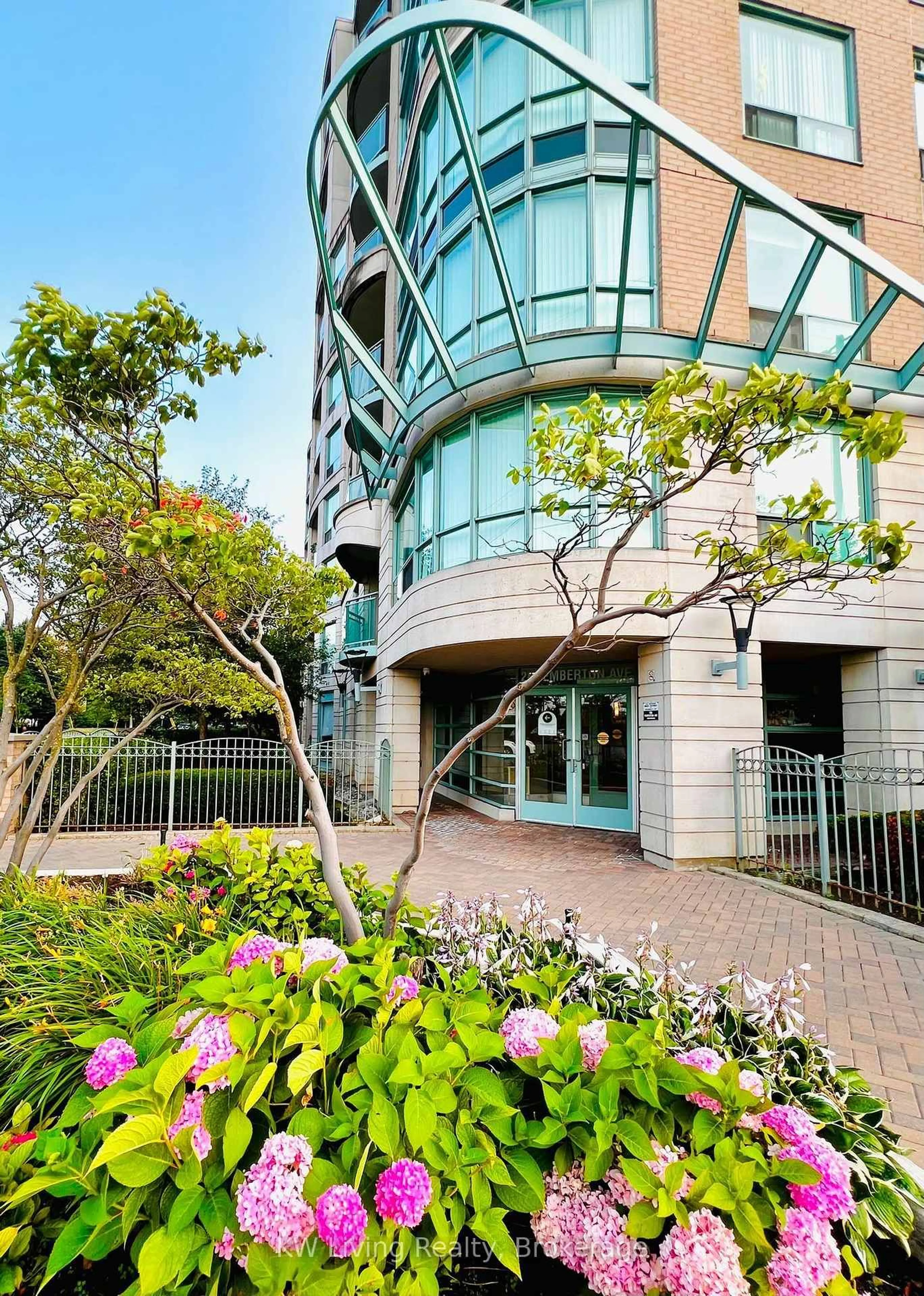 Indoor foyer for 28 Pemberton Ave #903, Toronto Ontario M2M 4L1