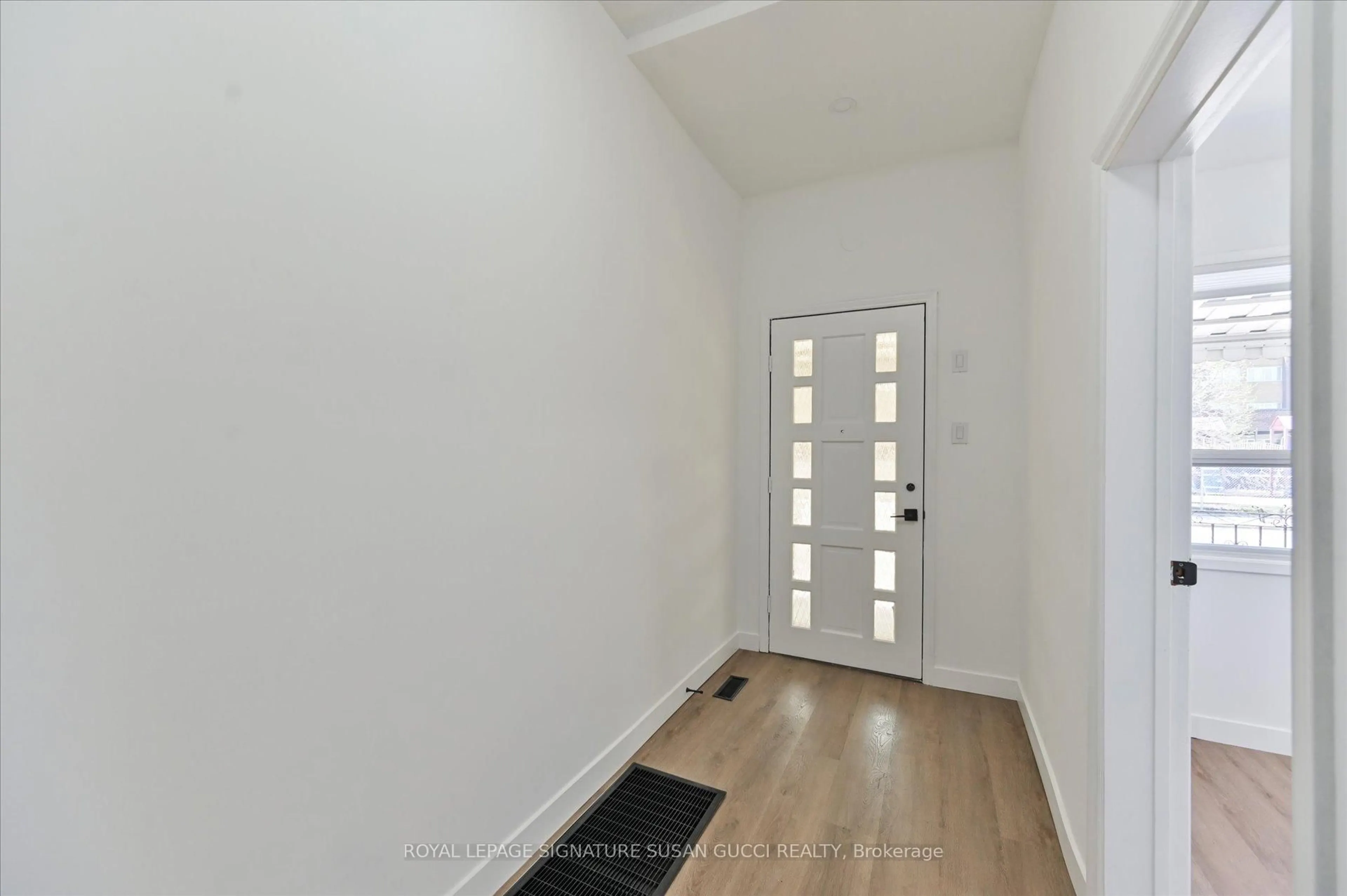 Indoor entryway for 493 Ossington Ave, Toronto Ontario M6G 3T3