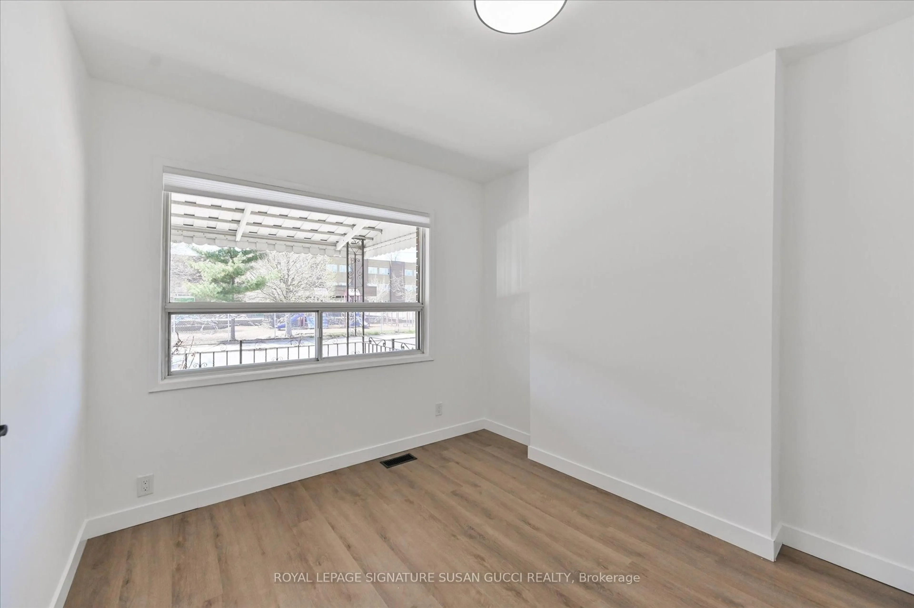 A pic of a room for 493 Ossington Ave, Toronto Ontario M6G 3T3