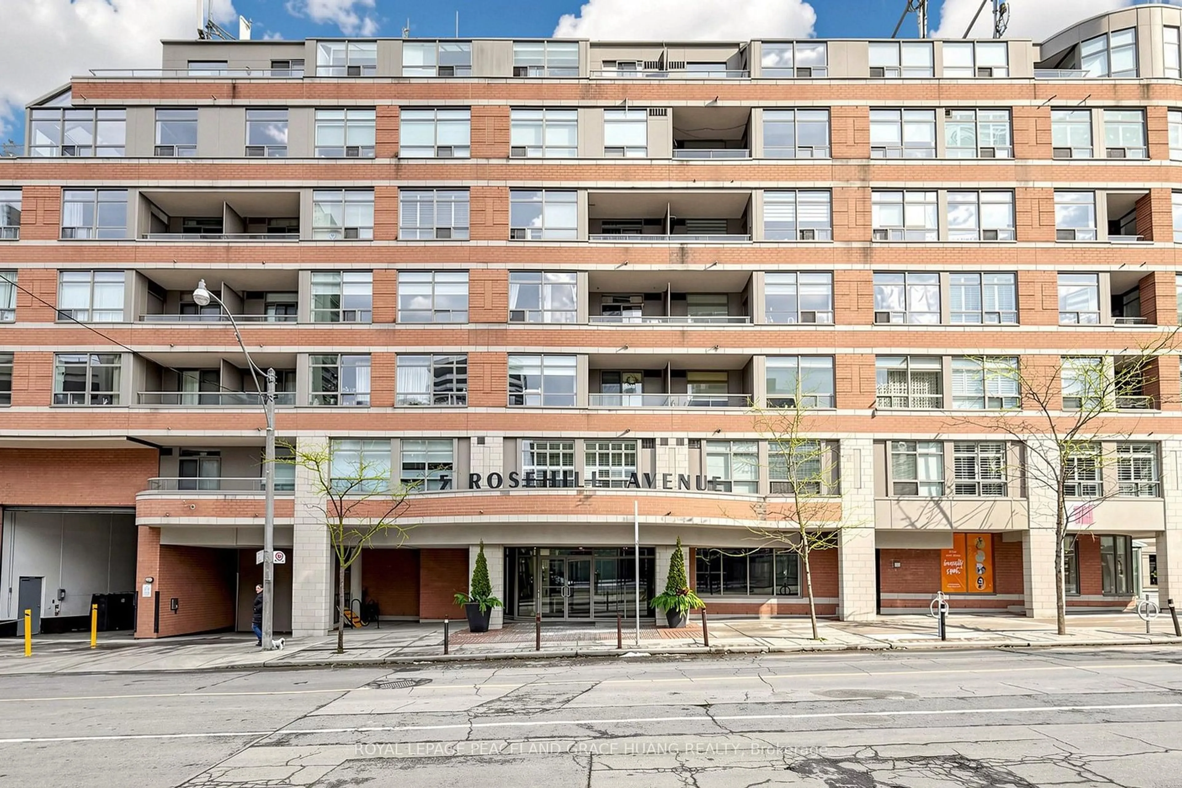 Patio, building for 5 Rosehill Ave #609, Toronto Ontario M4T 3A6