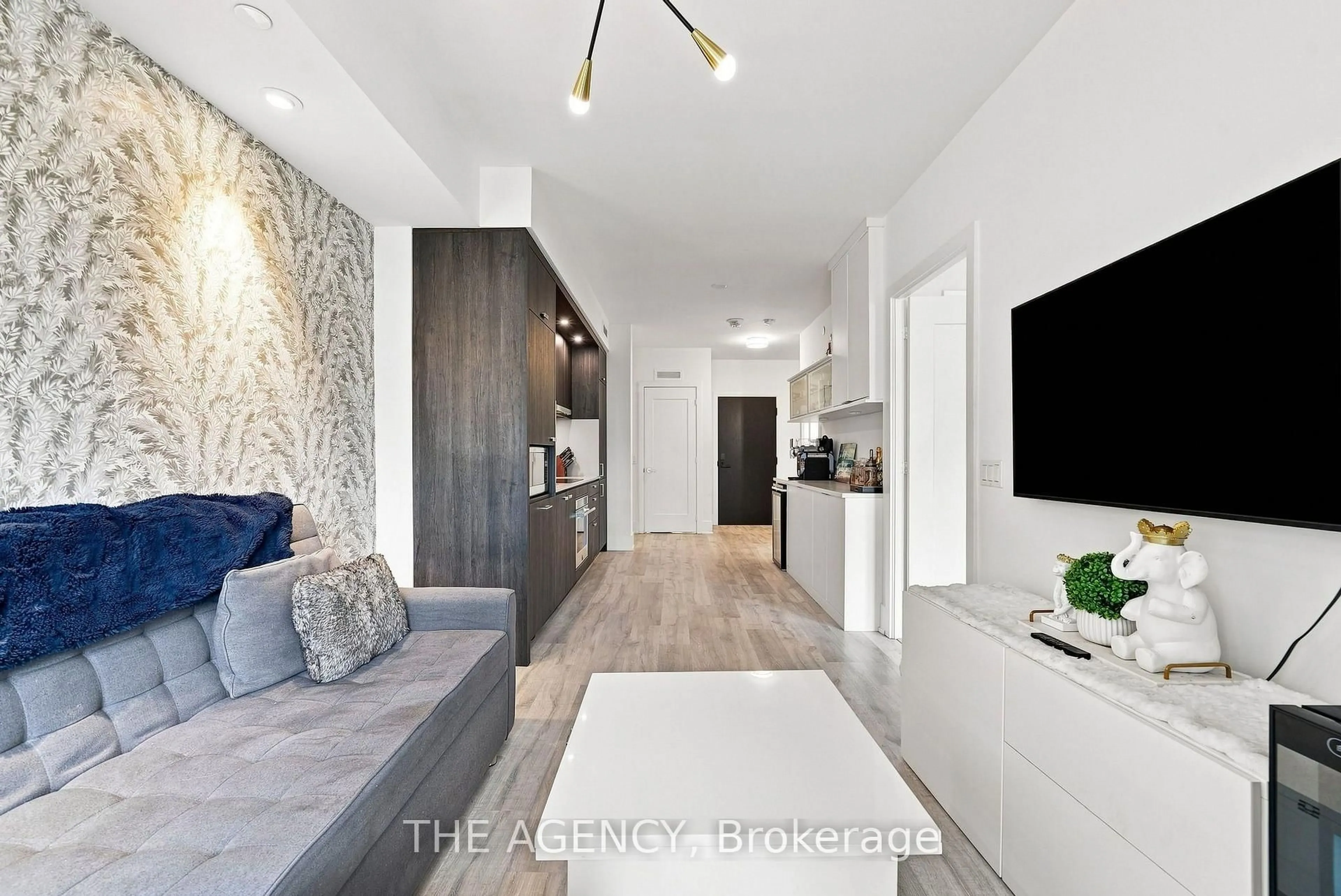 Indoor entryway for 470 Front St #907, Toronto Ontario M5V 0V6