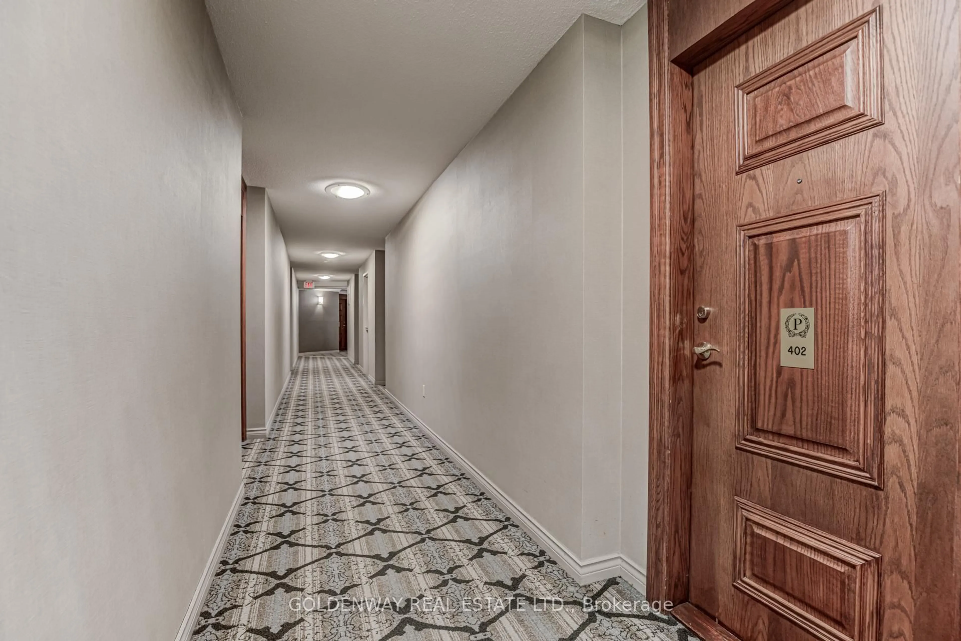 Indoor foyer for 18 Pemberton Ave #402, Toronto Ontario M2M 4K9