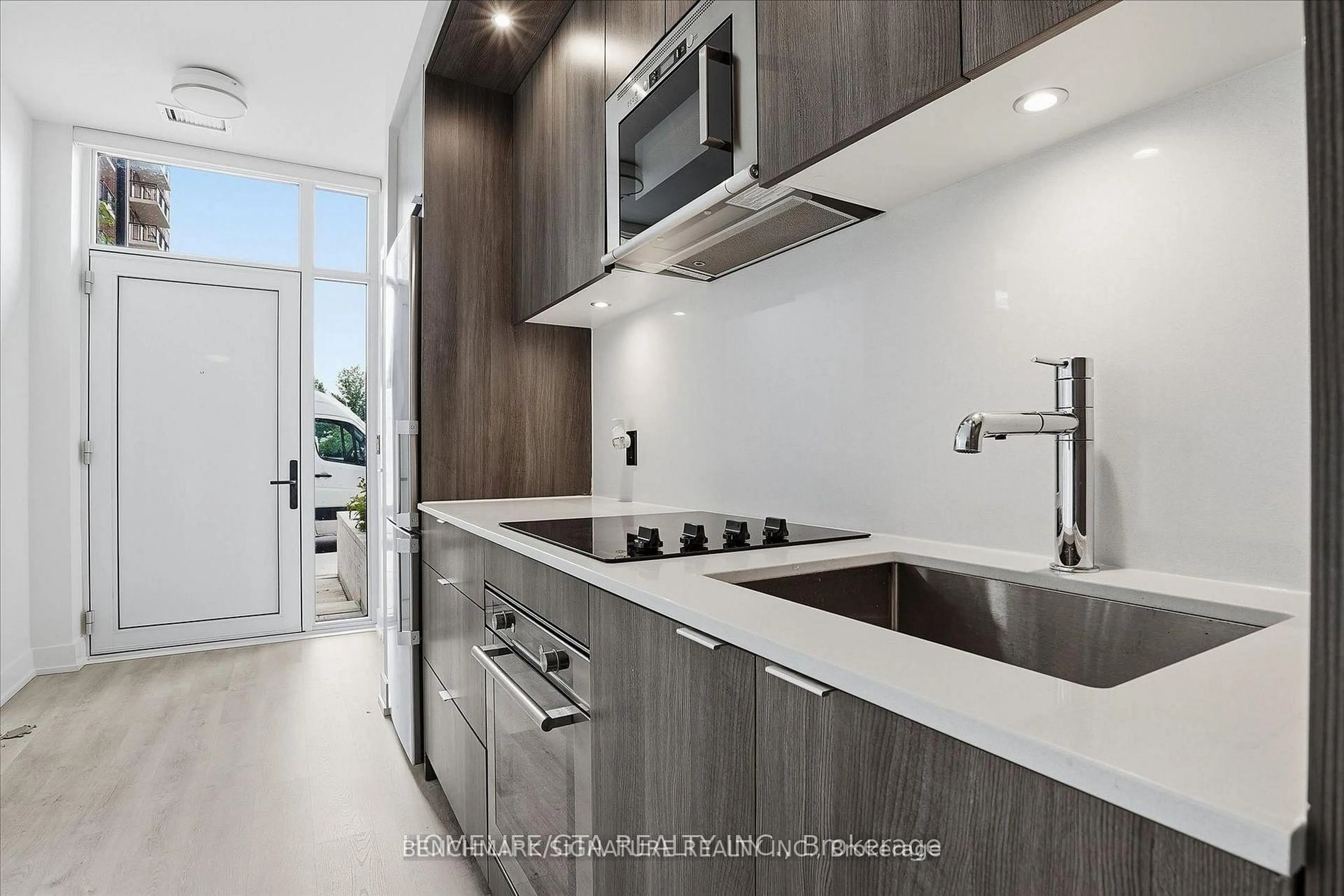 Unknown for 30 Inn On The Park Dr #206, Toronto Ontario M3C 0P7