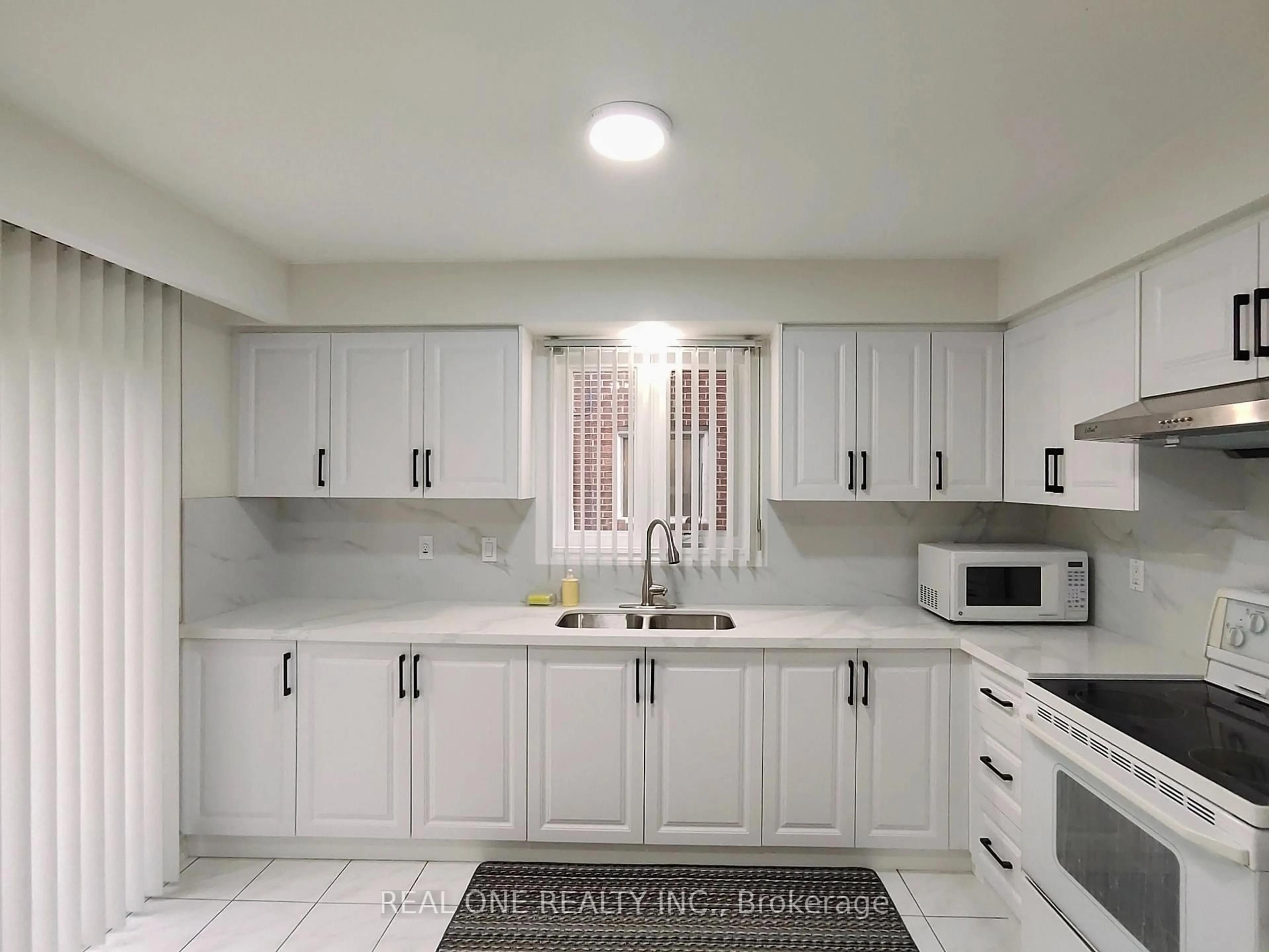 Standard kitchen, ceramic/tile floor for 13 Mallaby Rd, Toronto Ontario M2H 1P3