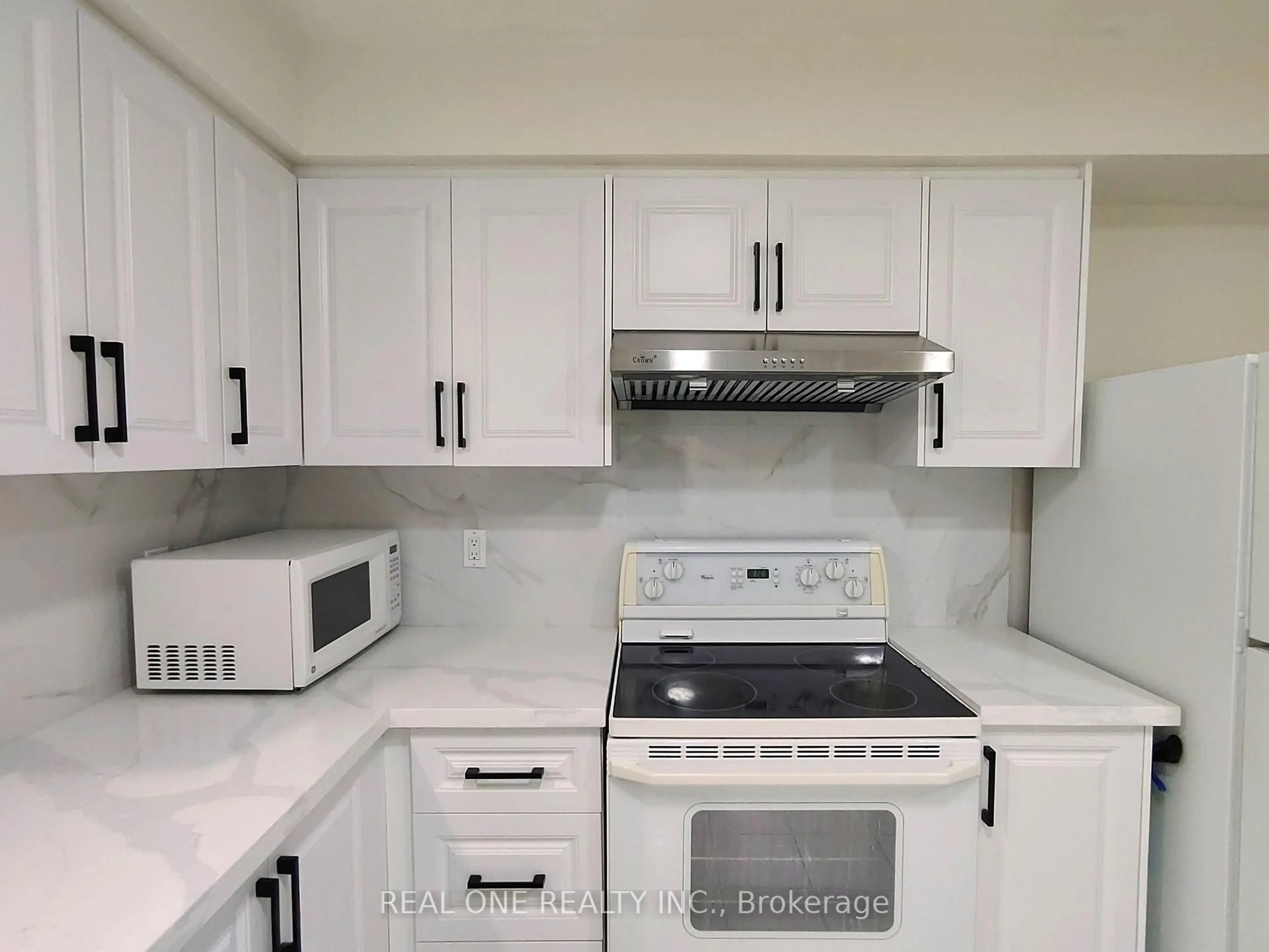 Standard kitchen, ceramic/tile floor for 13 Mallaby Rd, Toronto Ontario M2H 1P3