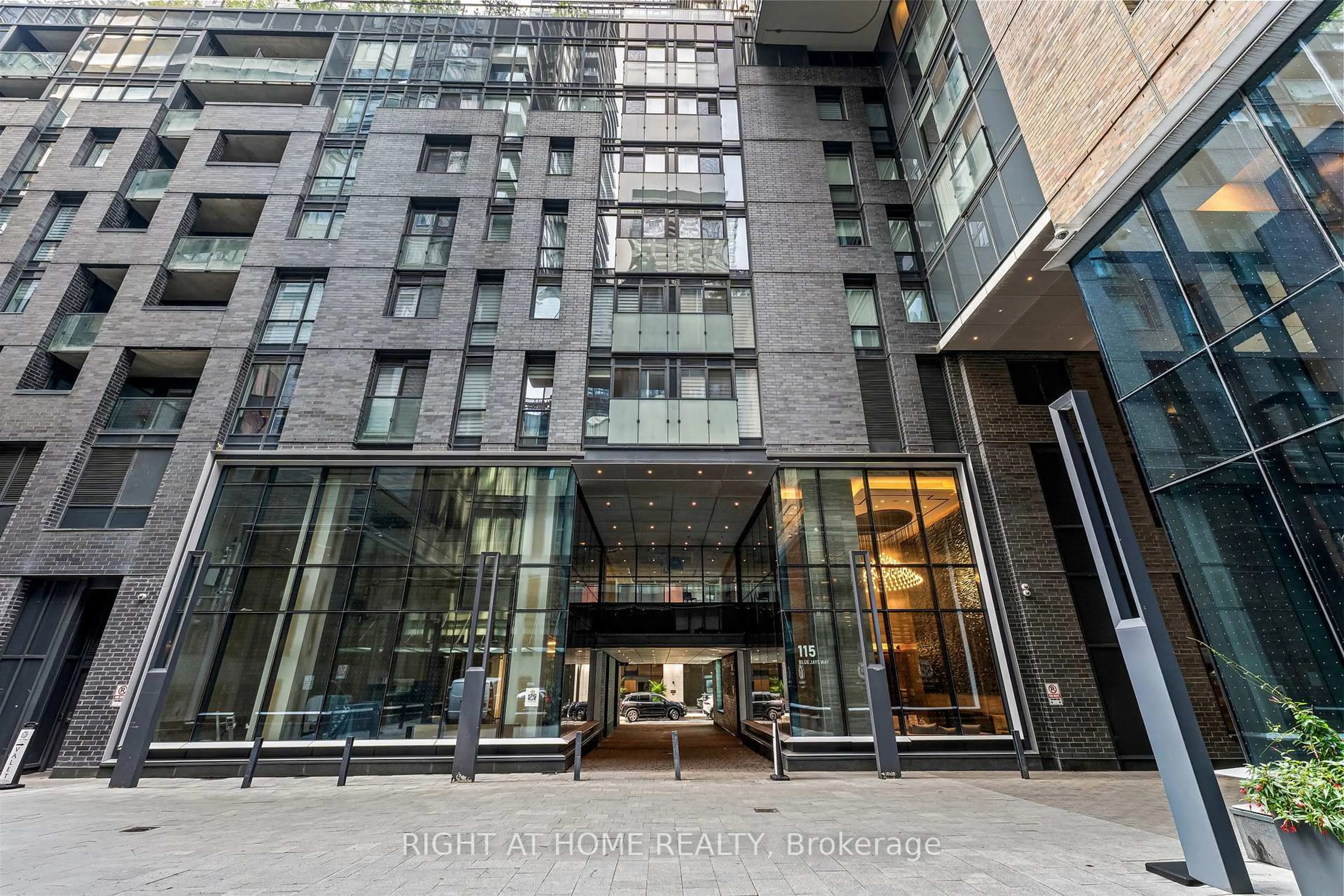 Indoor foyer for 115 Blue Jays Way #3110, Toronto Ontario M5V 0N5