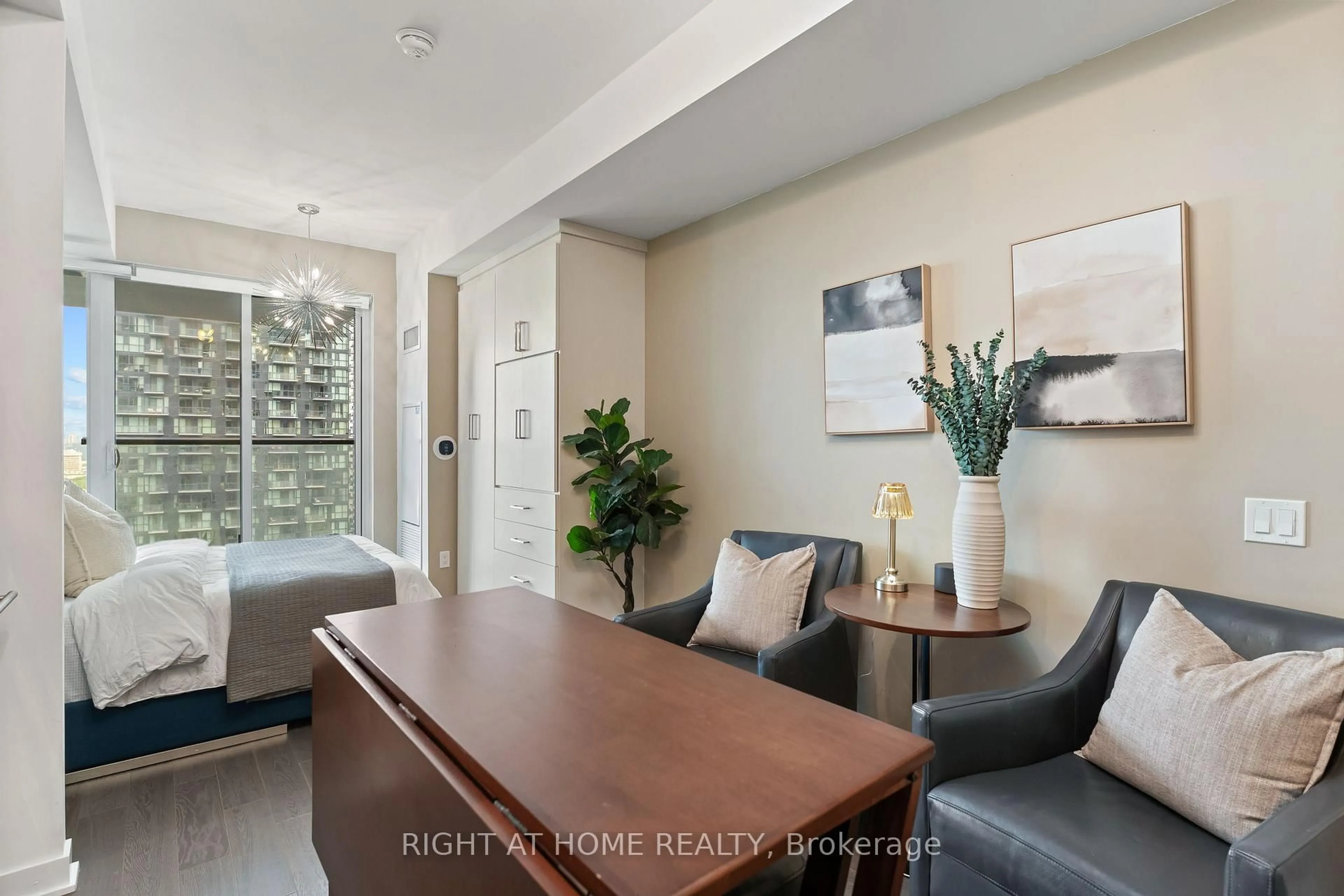 A pic of a room for 115 Blue Jays Way #3110, Toronto Ontario M5V 0N5