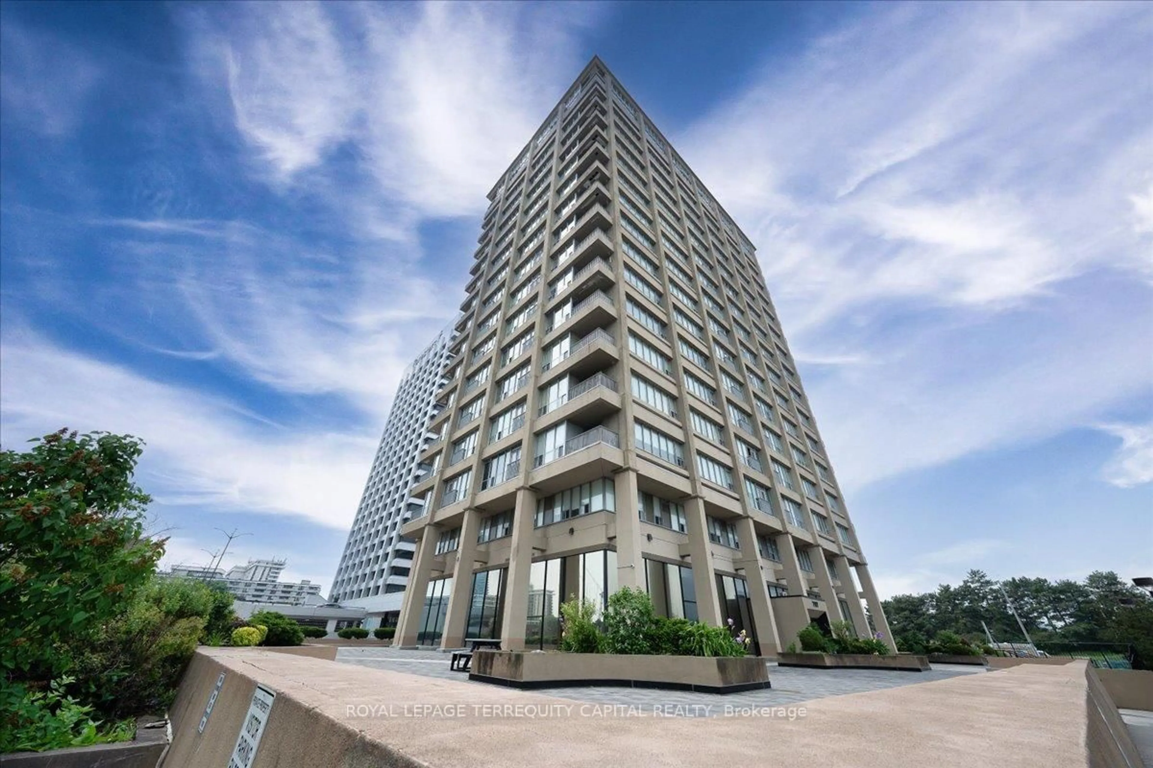Indoor foyer for 797 Don Mills Rd #1501, Toronto Ontario M3C 1V1