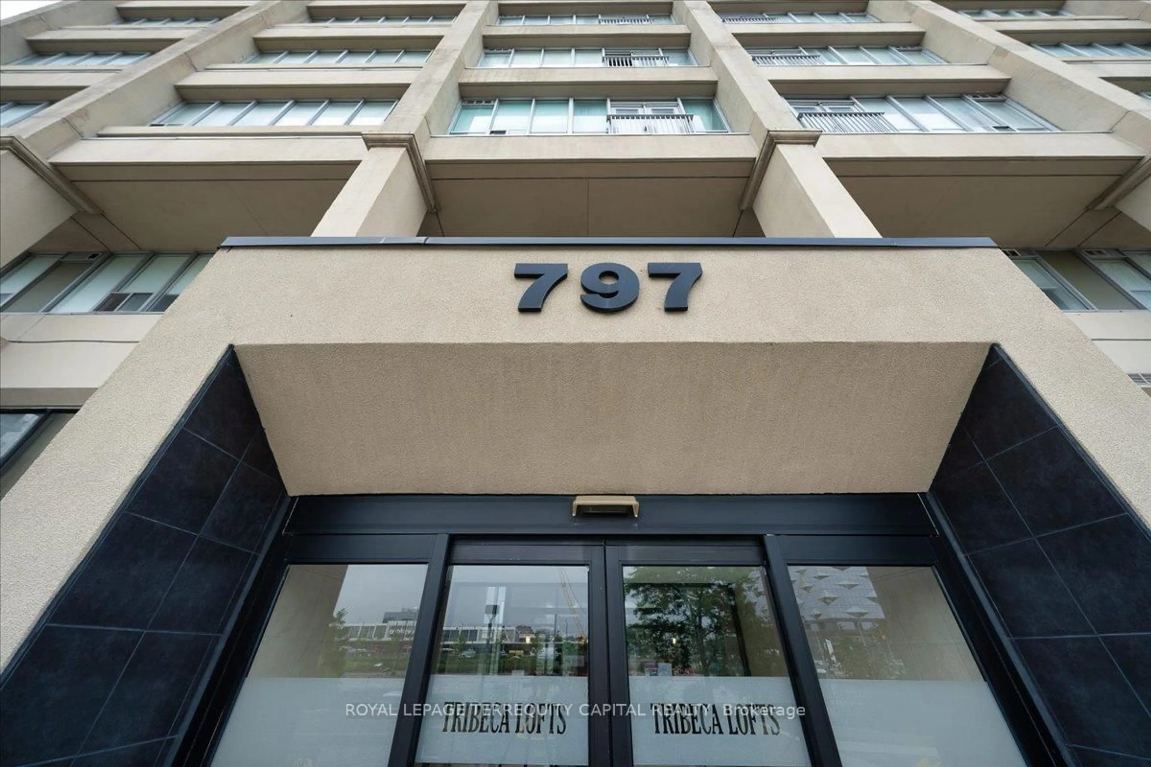 Indoor foyer for 797 Don Mills Rd #1501, Toronto Ontario M3C 1V1
