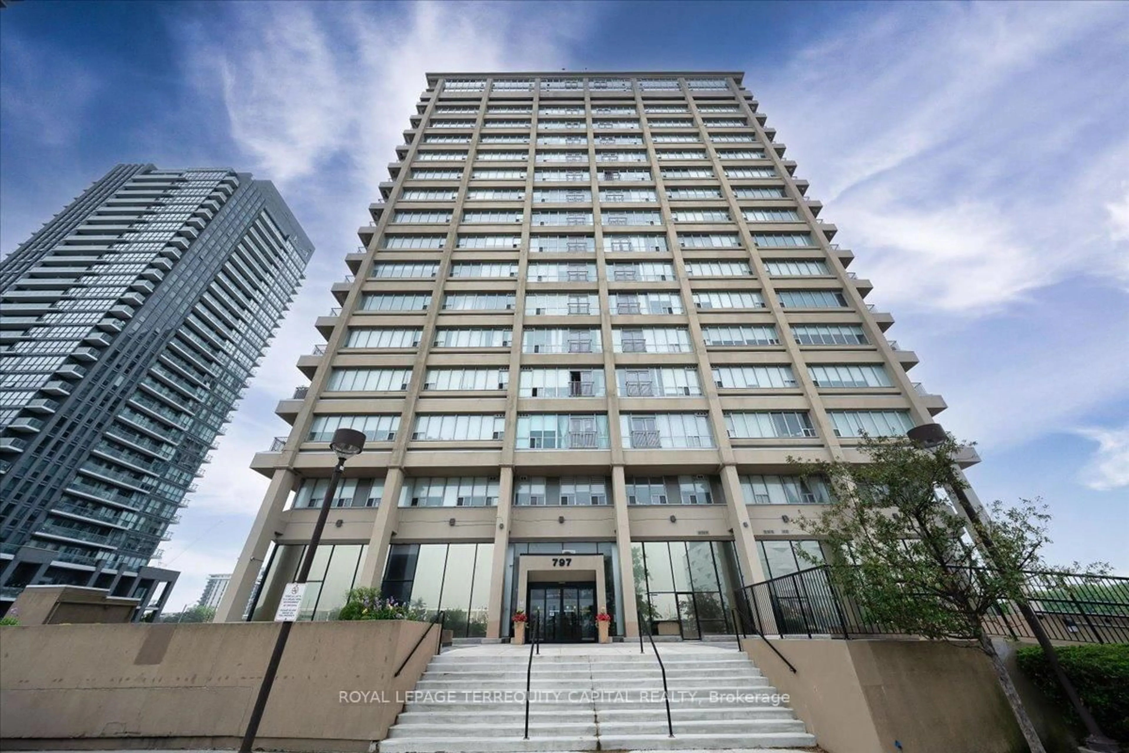 Indoor foyer for 797 Don Mills Rd #1501, Toronto Ontario M3C 1V1