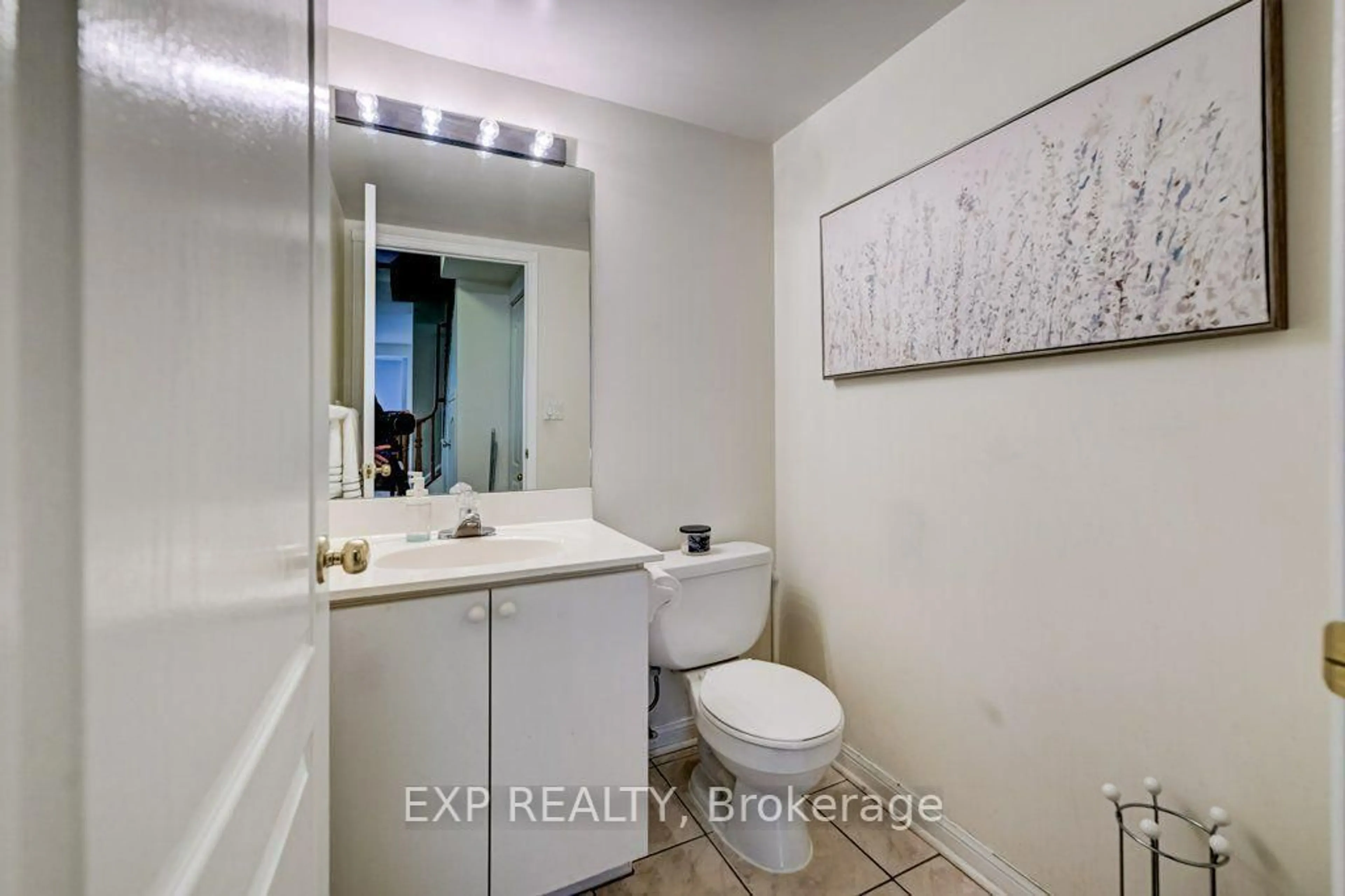 Standard bathroom, ceramic/tile floor for 28 Sommerset Way #1716, Toronto Ontario M2N 6W7