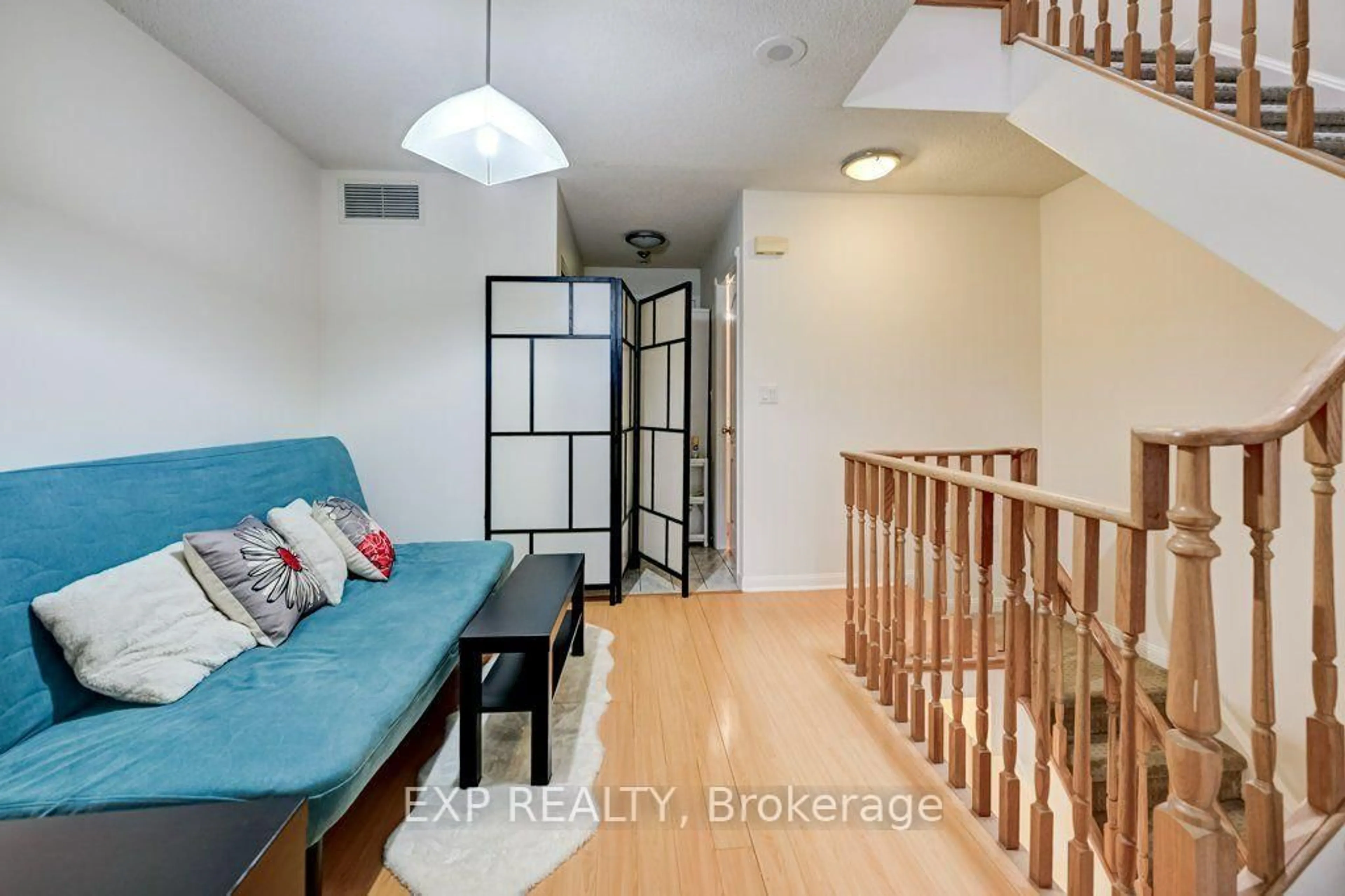 Indoor entryway for 28 Sommerset Way #1716, Toronto Ontario M2N 6W7