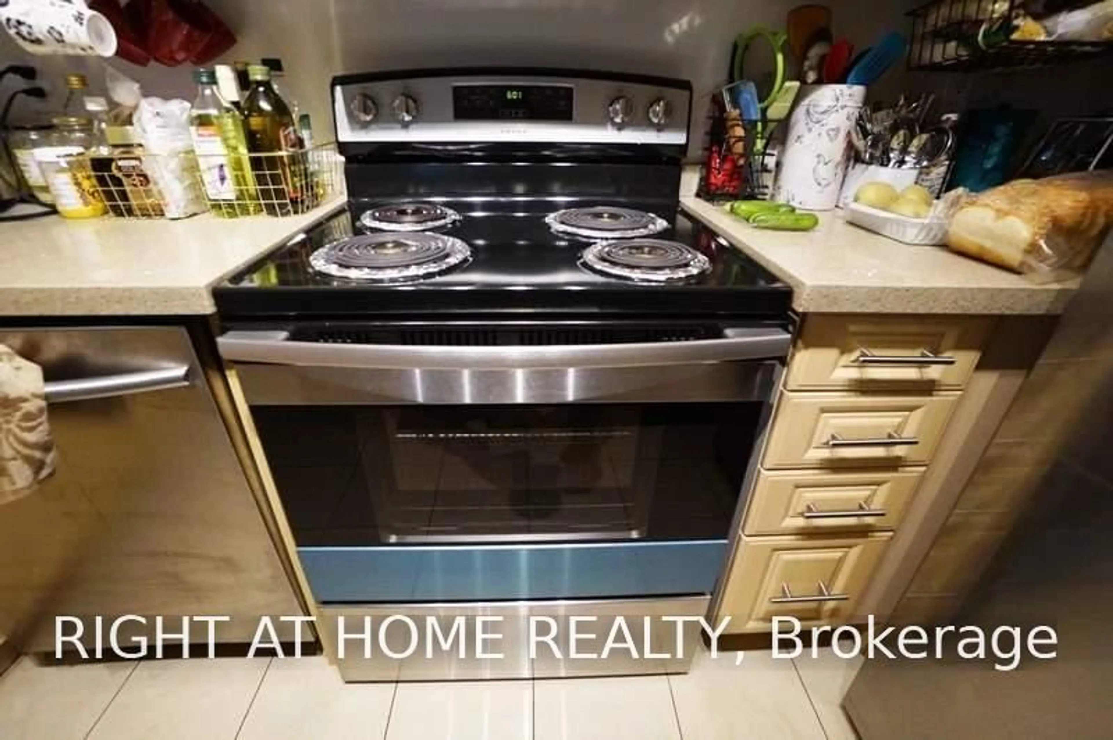 Unknown for 30 Harrison Garden Blvd #207, Toronto Ontario M2N 7A9