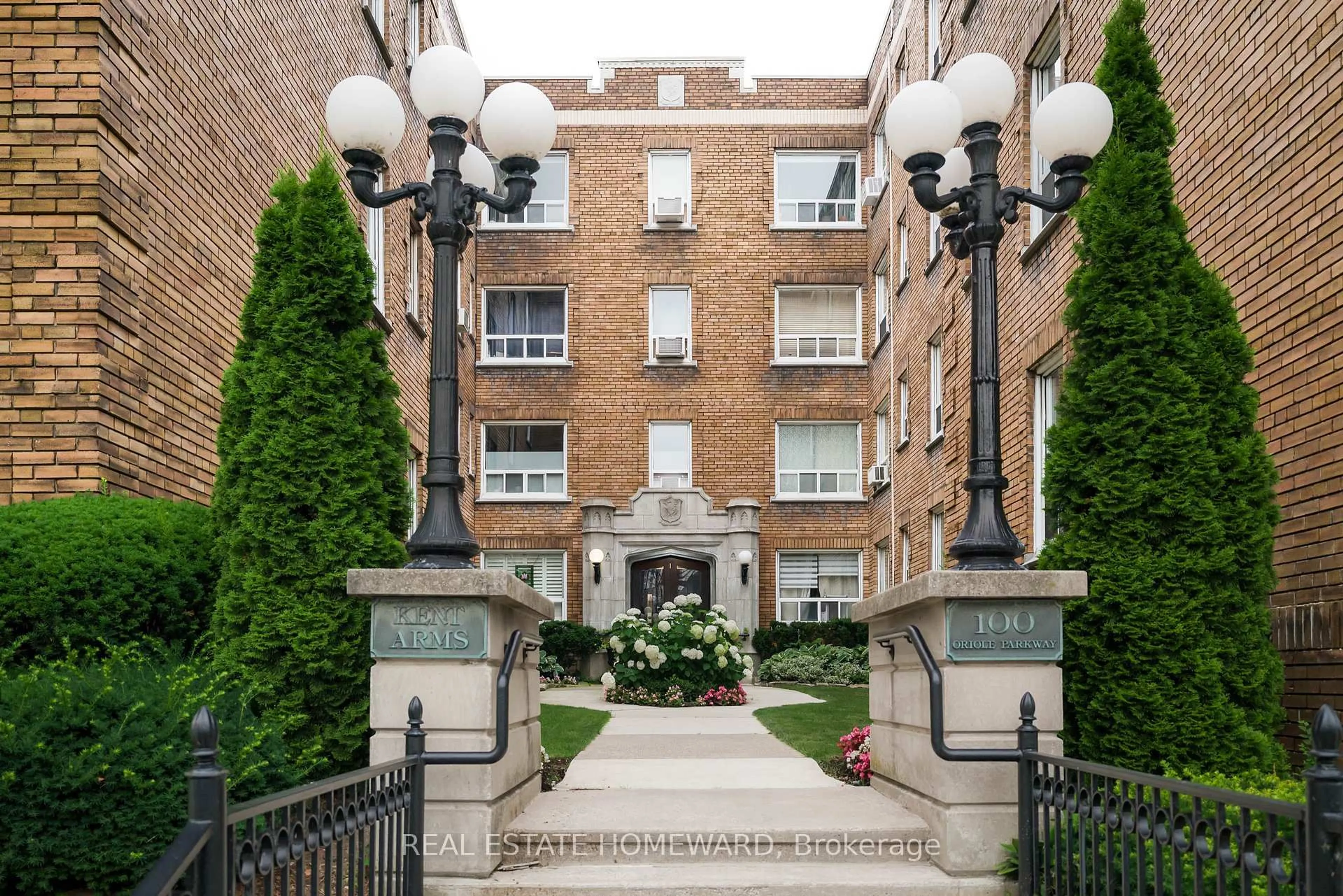 Unknown for 100 Oriole Pkwy #206, Toronto Ontario M5P 2G8