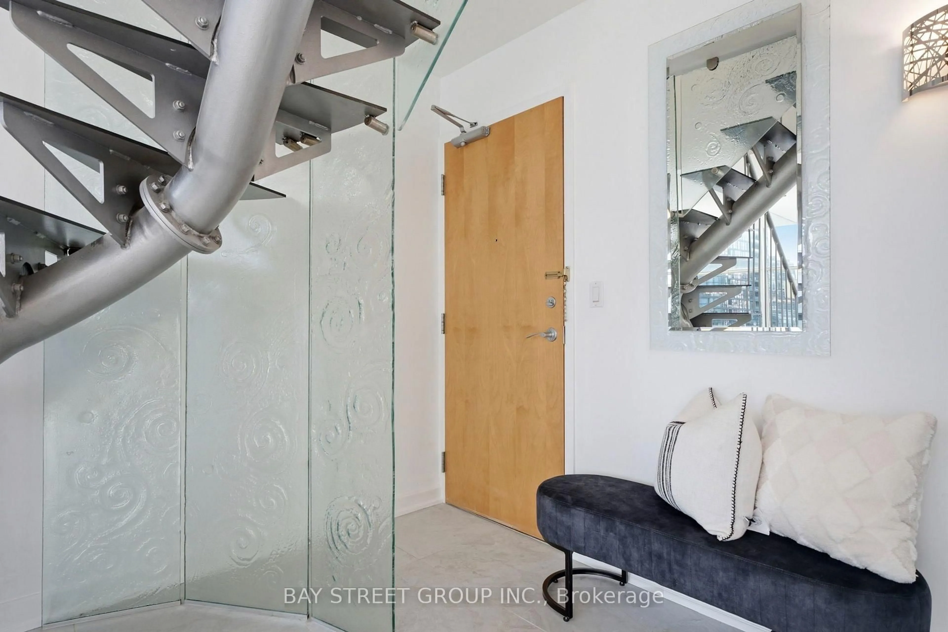 Indoor entryway for 36 Blue Jays Way #925, Toronto Ontario M5V 3T3