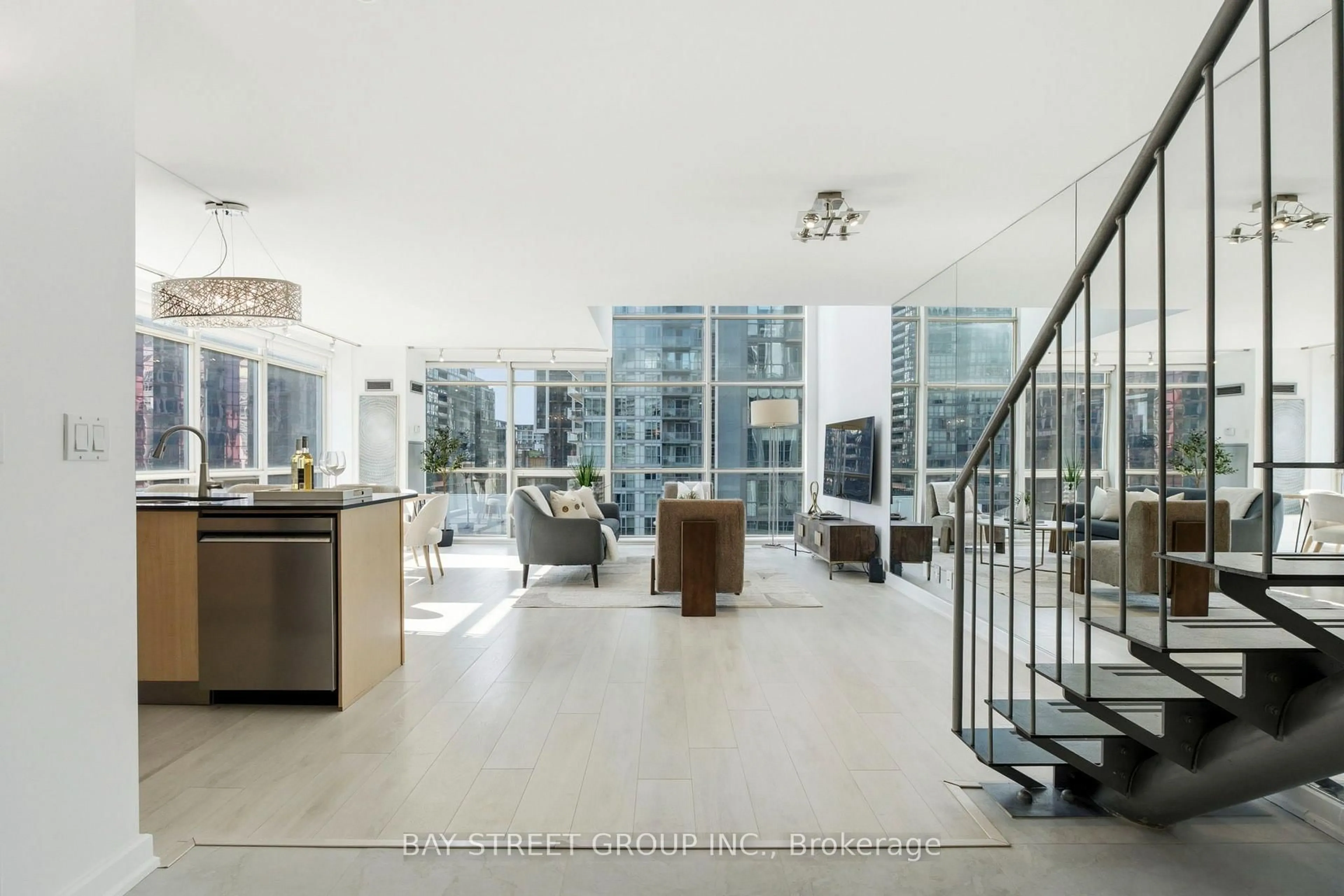 Indoor foyer for 36 Blue Jays Way #925, Toronto Ontario M5V 3T3