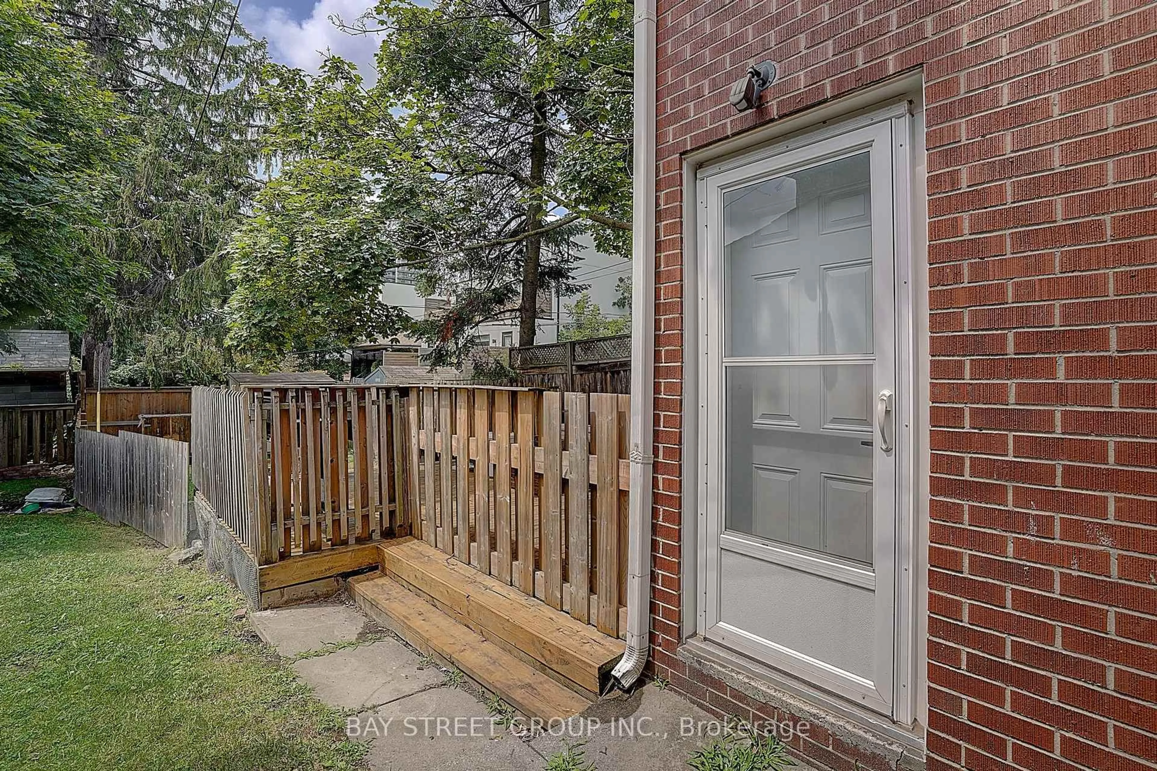 Patio, street for 154 Alameda Ave, Toronto Ontario M6C 3X2