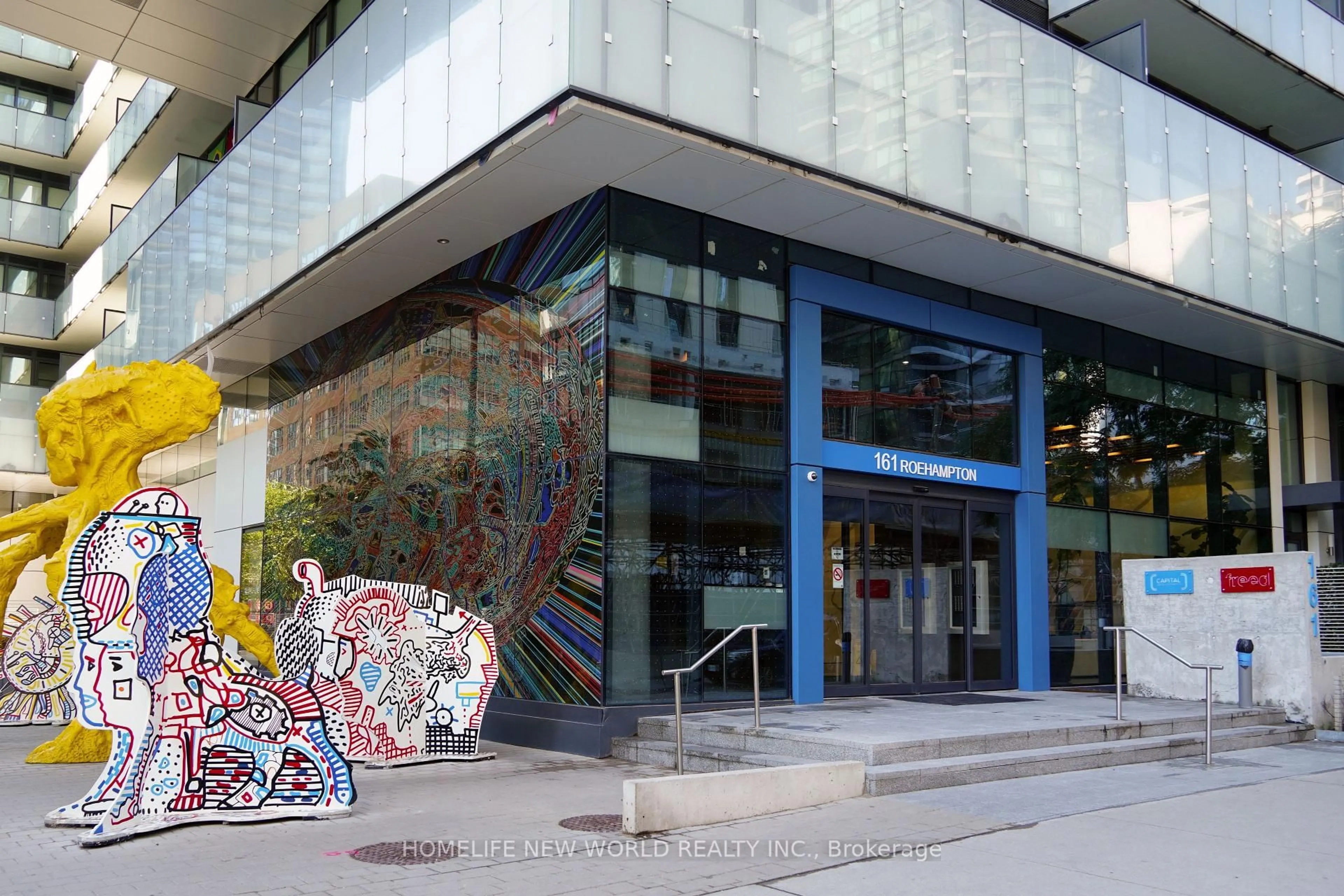 Indoor foyer for 161 Roehampton Ave #233, Toronto Ontario M4P 0C8