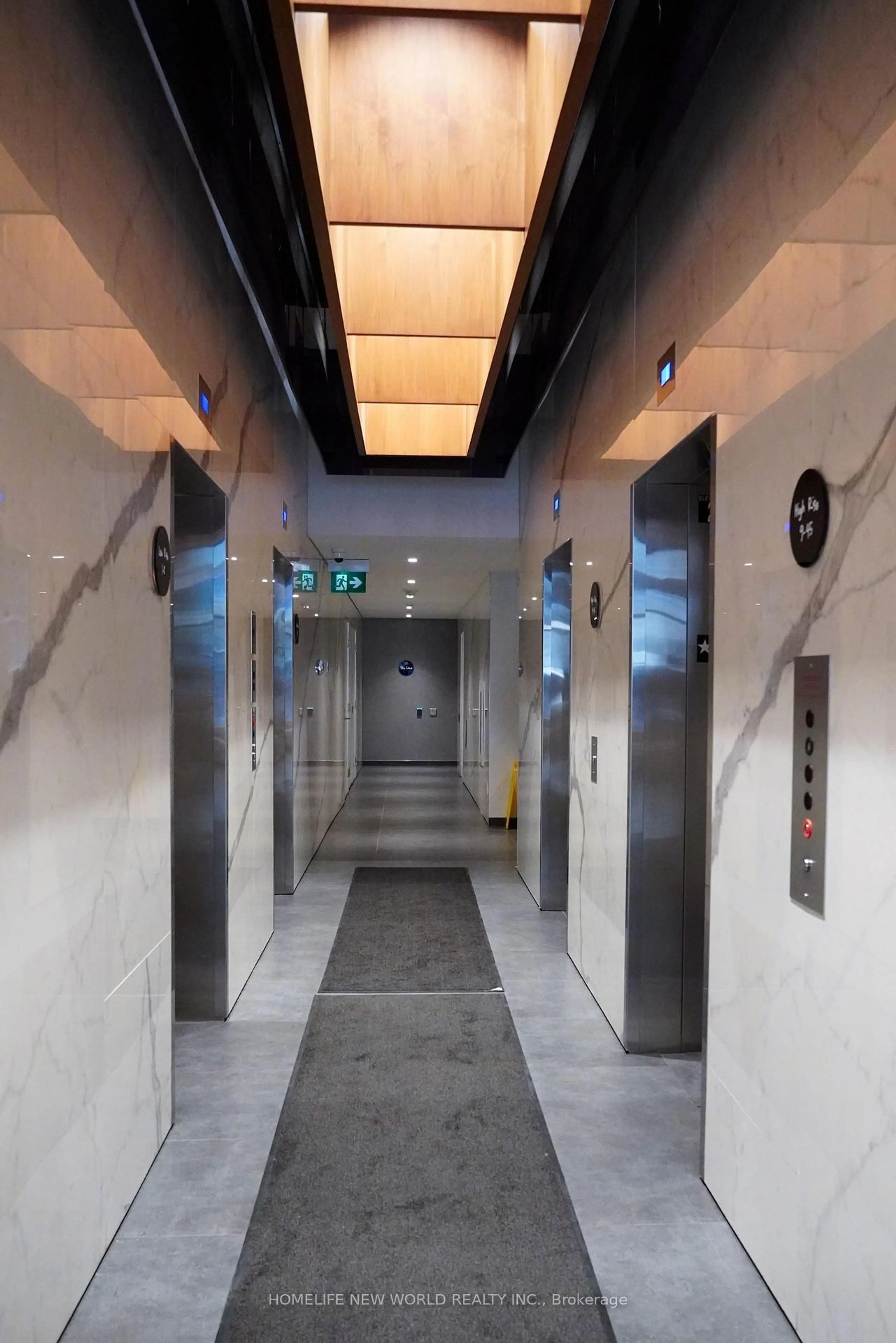 Indoor foyer for 161 Roehampton Ave #233, Toronto Ontario M4P 0C8