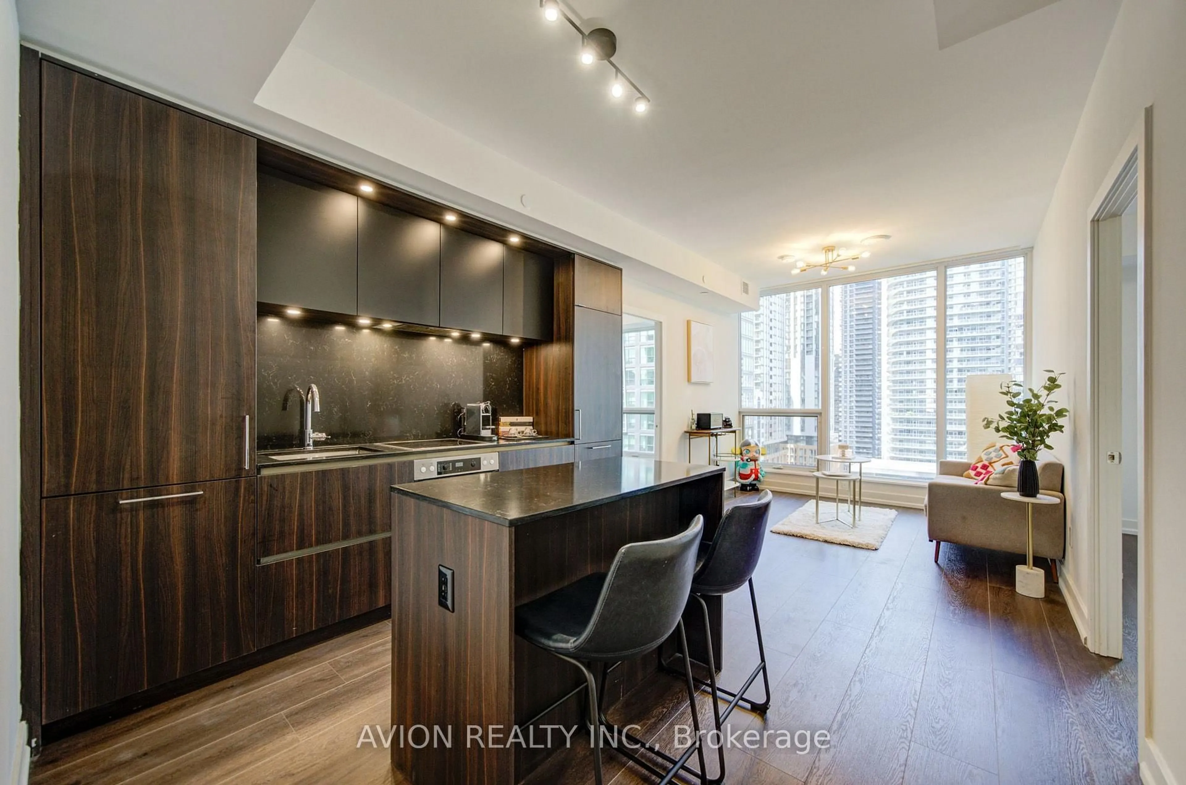 Open concept kitchen, wood/laminate floor for 15 Mercer St #1605, Toronto Ontario M5V 1H2