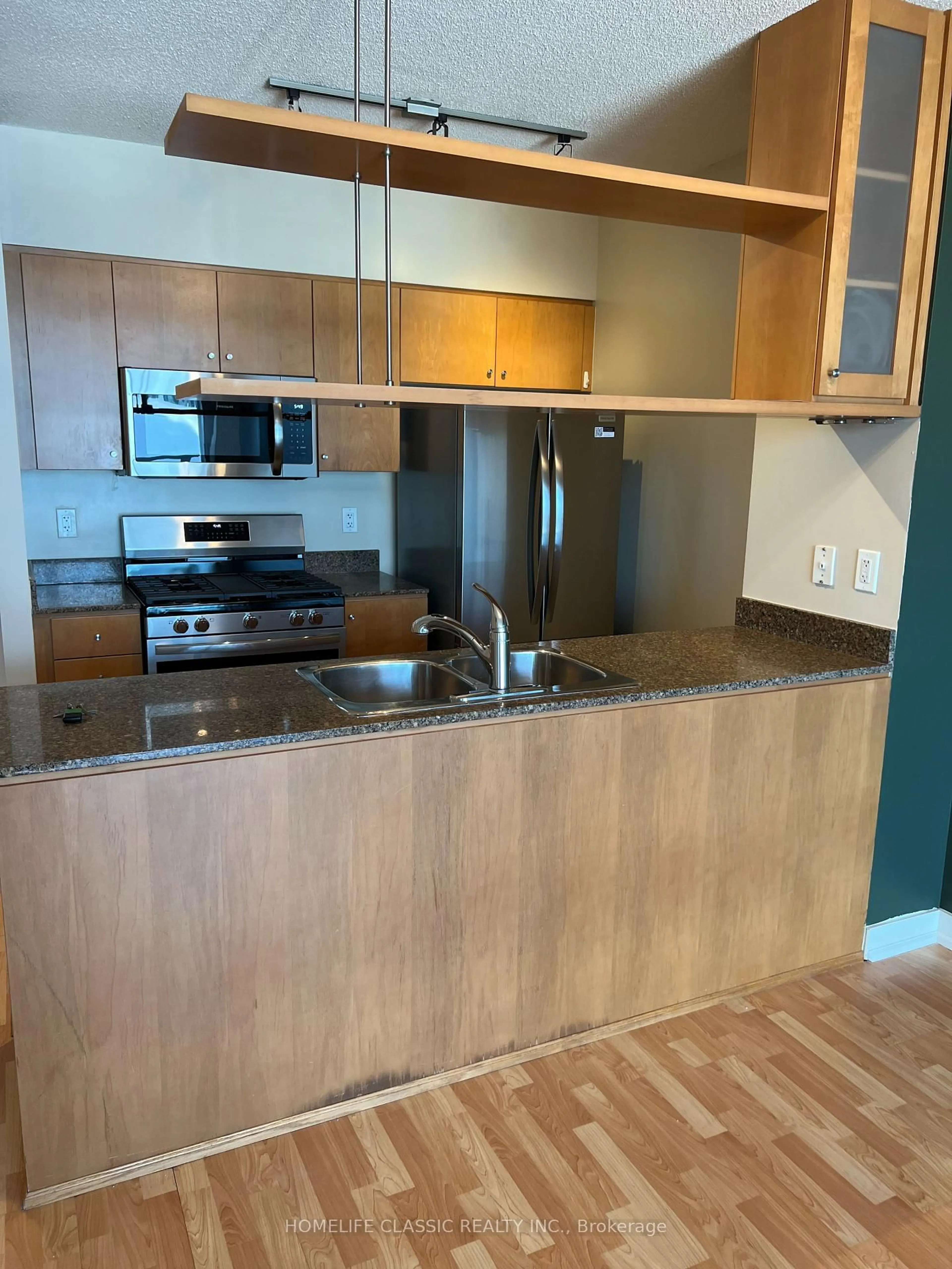 Standard kitchen, unknown for 10 Navy Wharf Crt #3508, Toronto Ontario M5V 3V2