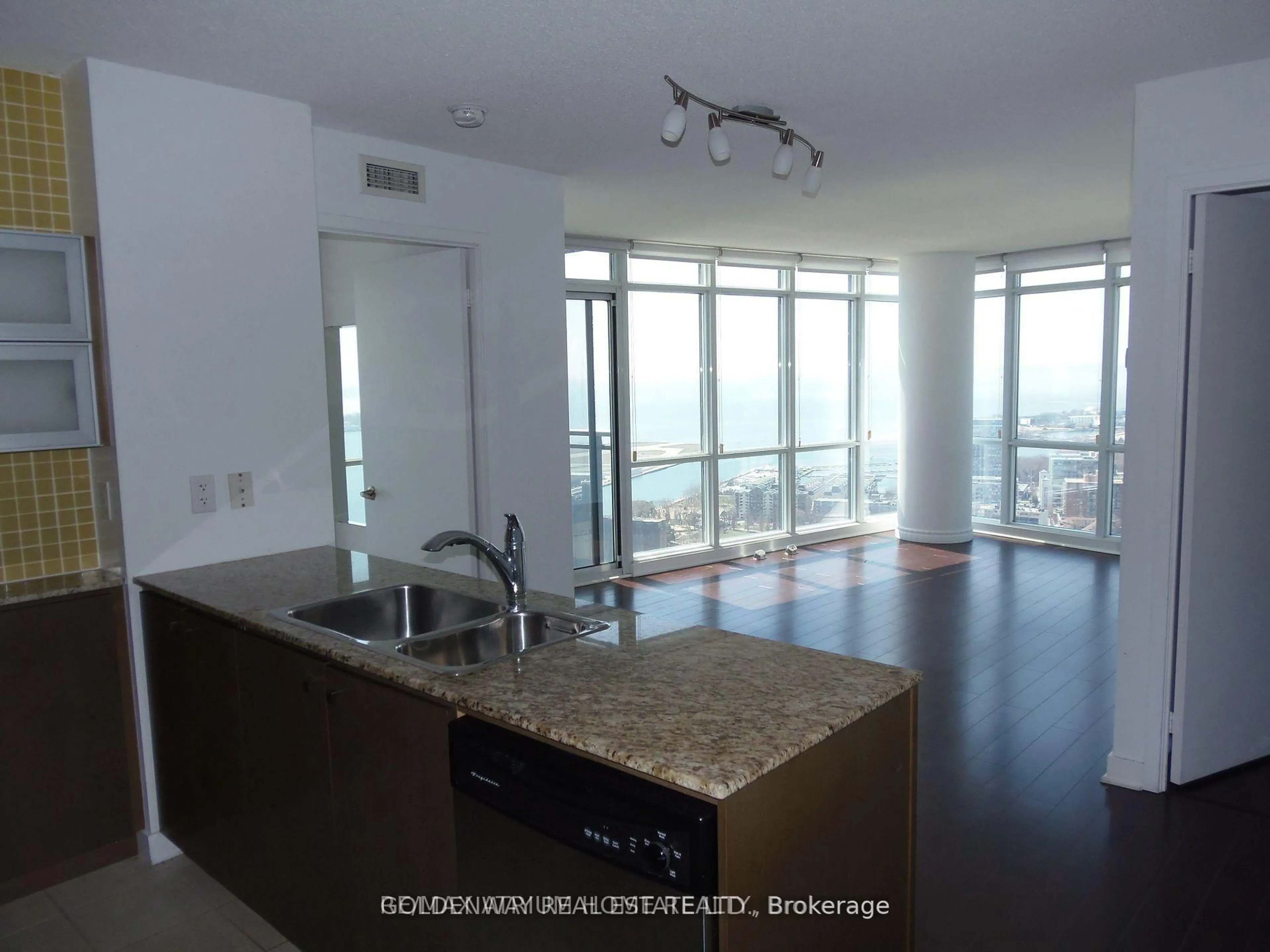 Unknown for 11 Brunel Crt #5015, Toronto Ontario M5V 3Y3